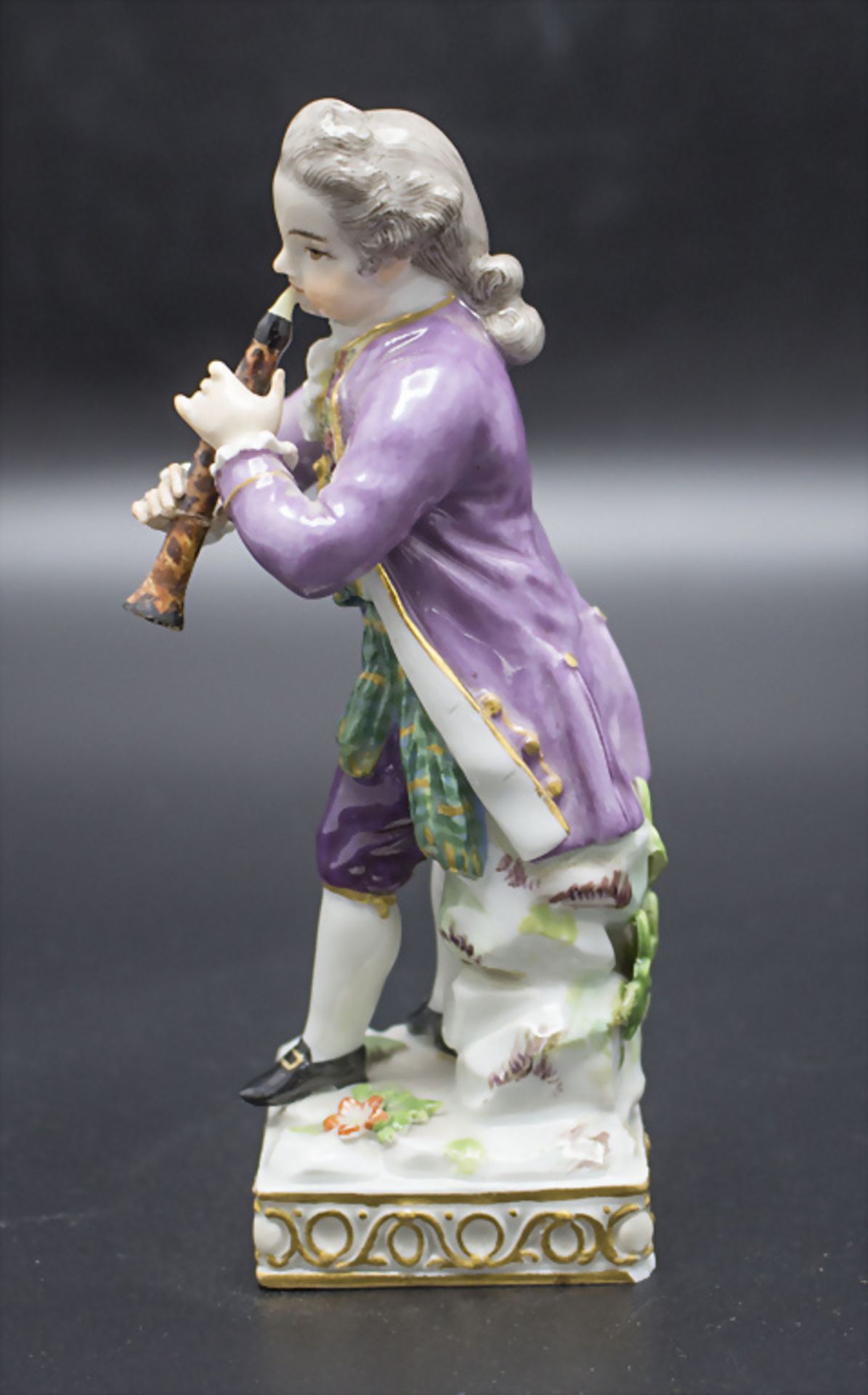 Porzellanfigur 'Oboist' / A porcelain figure of a oboe player, Victor Michel Acier, Meissen, ... - Image 2 of 6