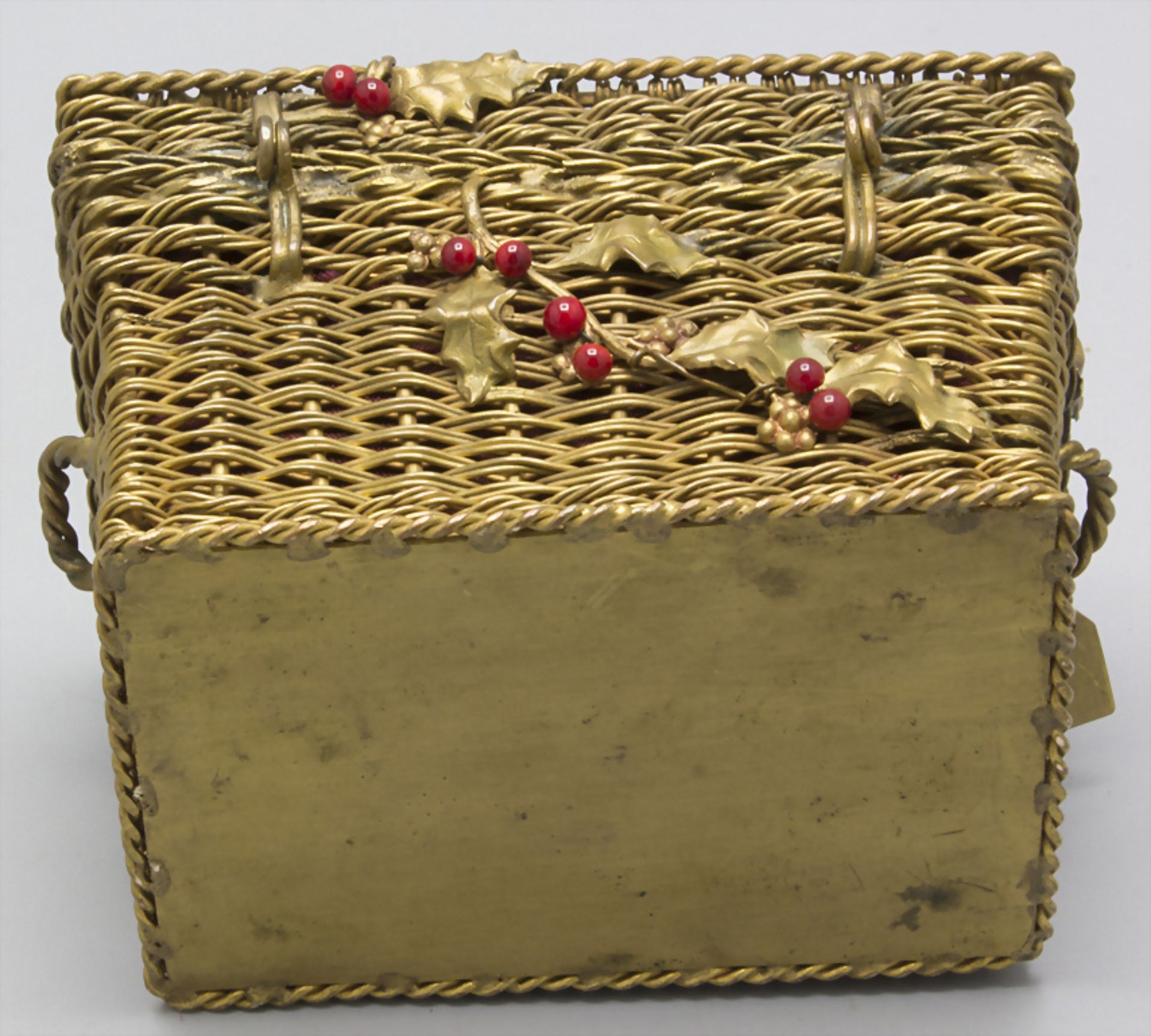 Miniatur Weidentruhe als Schmuckdose / A miniature bronze willow chest with holly branches as ... - Bild 4 aus 4