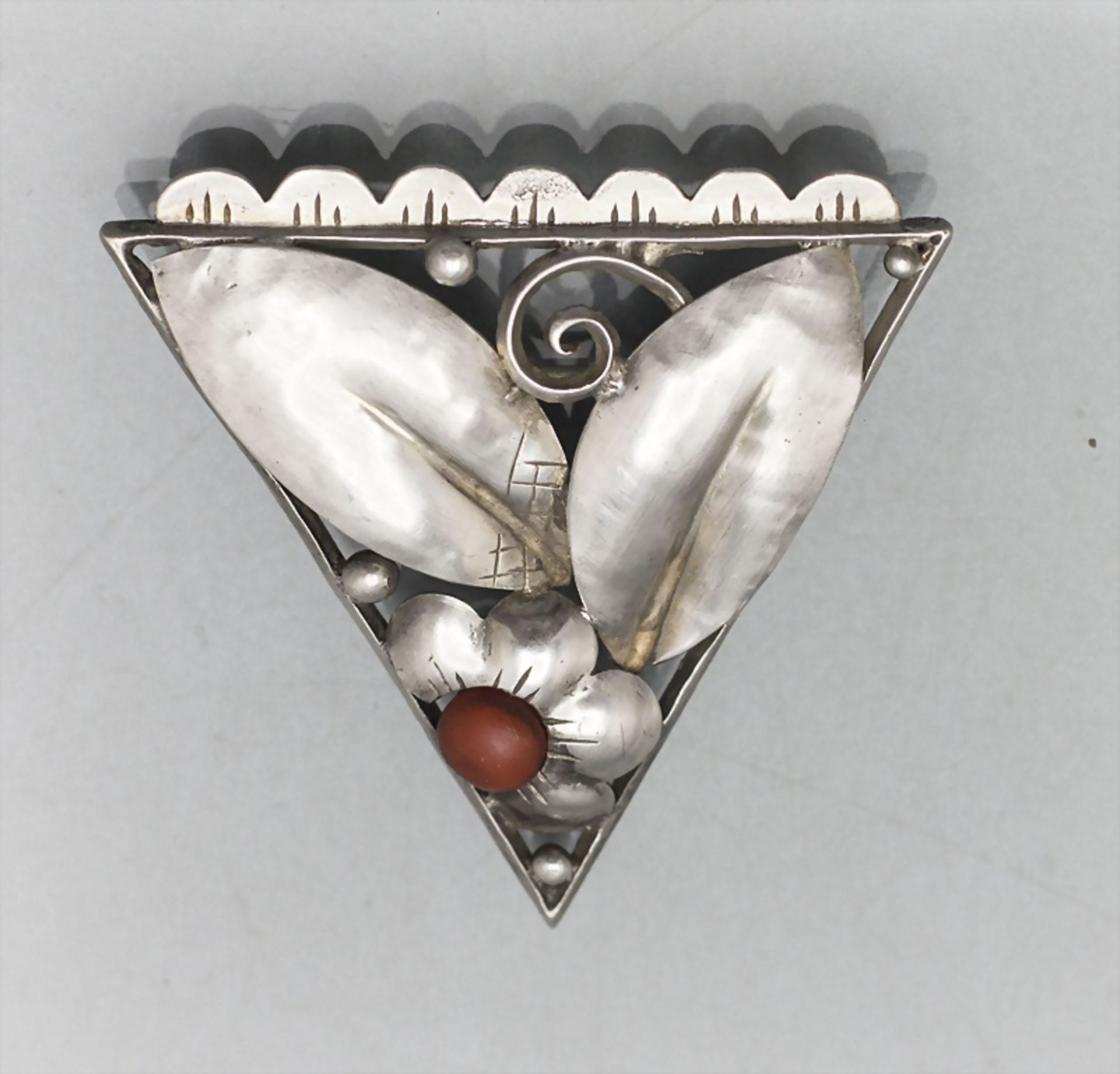 Art Deco Silber Brosche 'Dreieck' / An Art Deco silver brooch 'Triangle', 1920/30