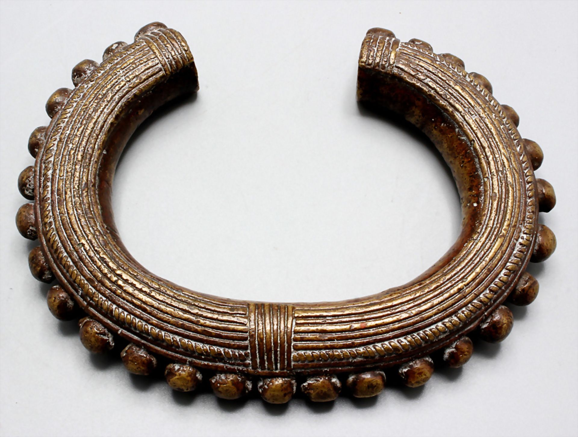 Bronzearmreif / A bronze bangle, Afrika
