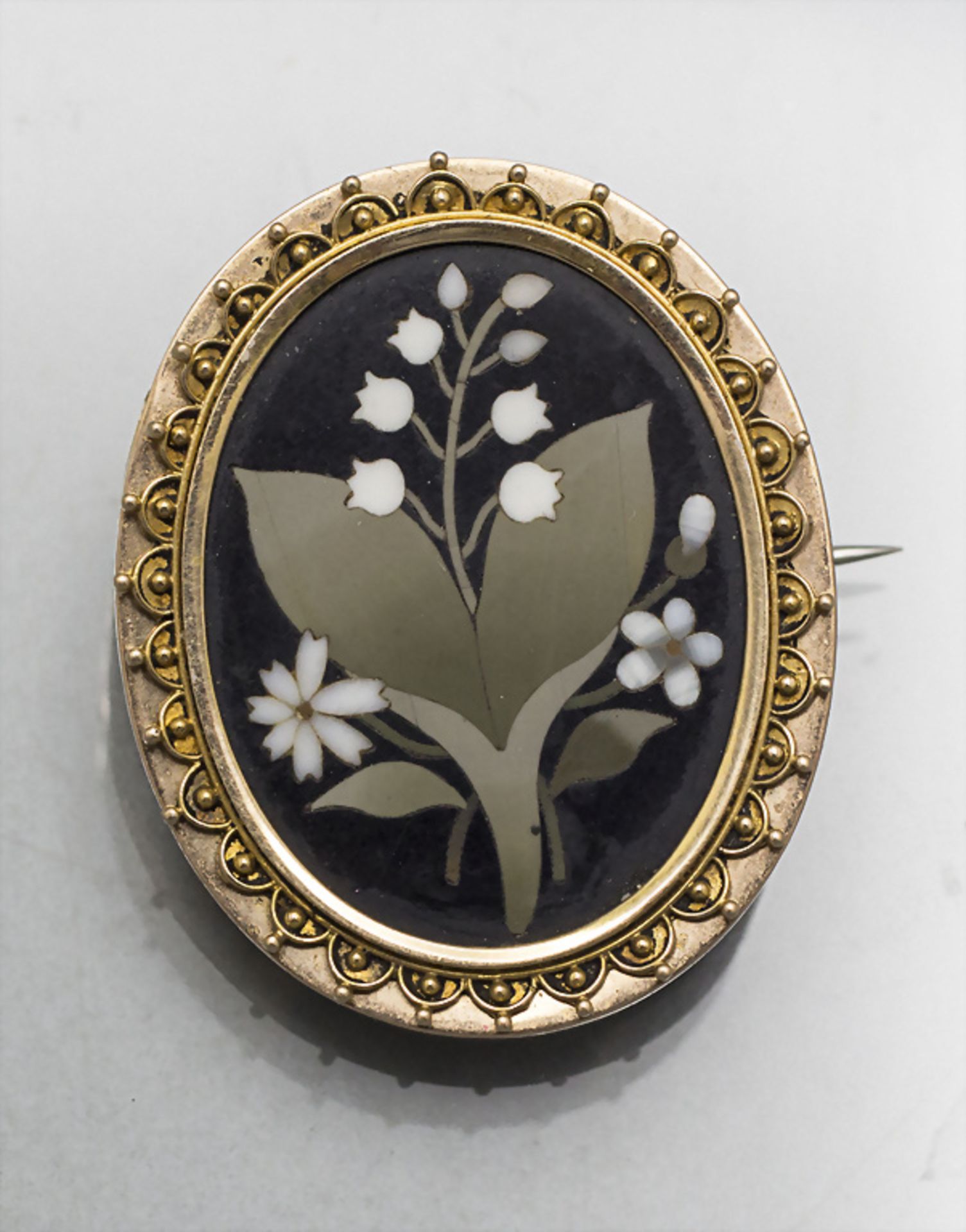 Pietra Dura Brosche 'Maiglöckchen'/ A pietra dura brooch 'lily of the vally' with 14 ct gold ...