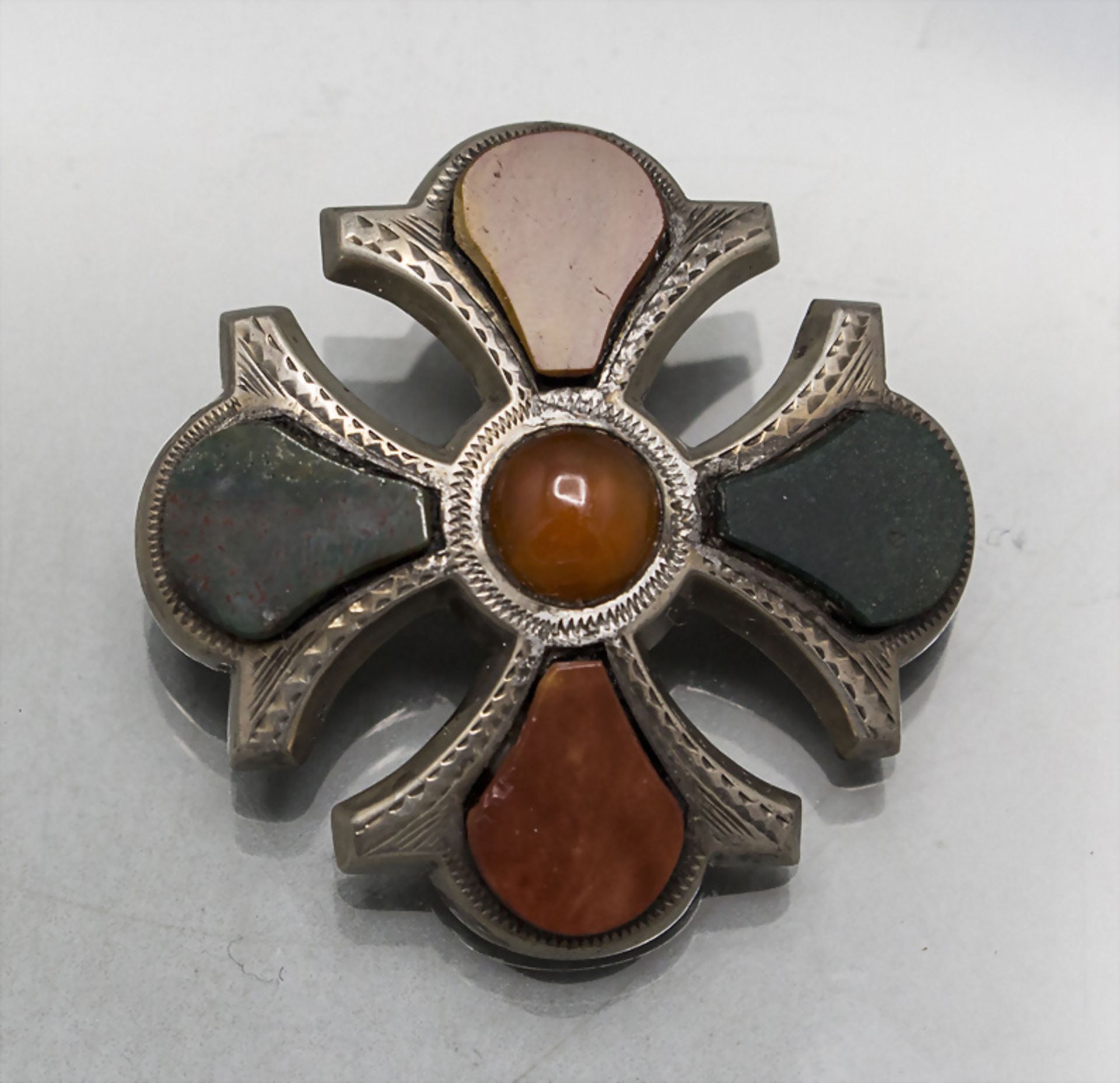 Kreuzförmige Brosche / A cross shaped brooch