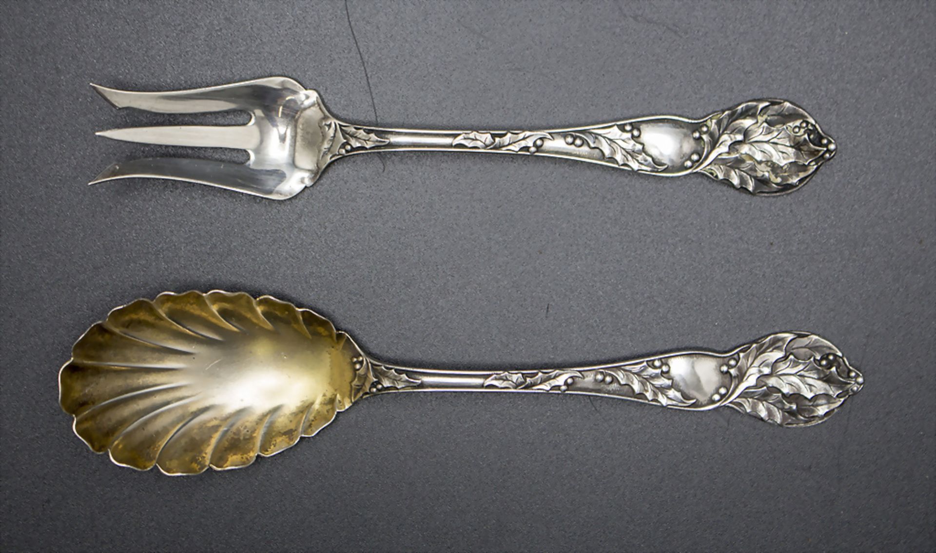 Jugendstil Zuckerlöffel und Serviergabel / An Art Nouveau Sterling silver sugar spoon and a ...