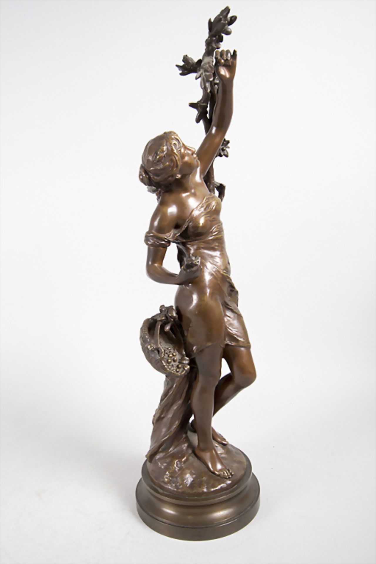 Mathurin Moreau (1822-1912), Jugendstil Bronze 'Kirschenpflückerin' / An Art Nouveau bronze ...