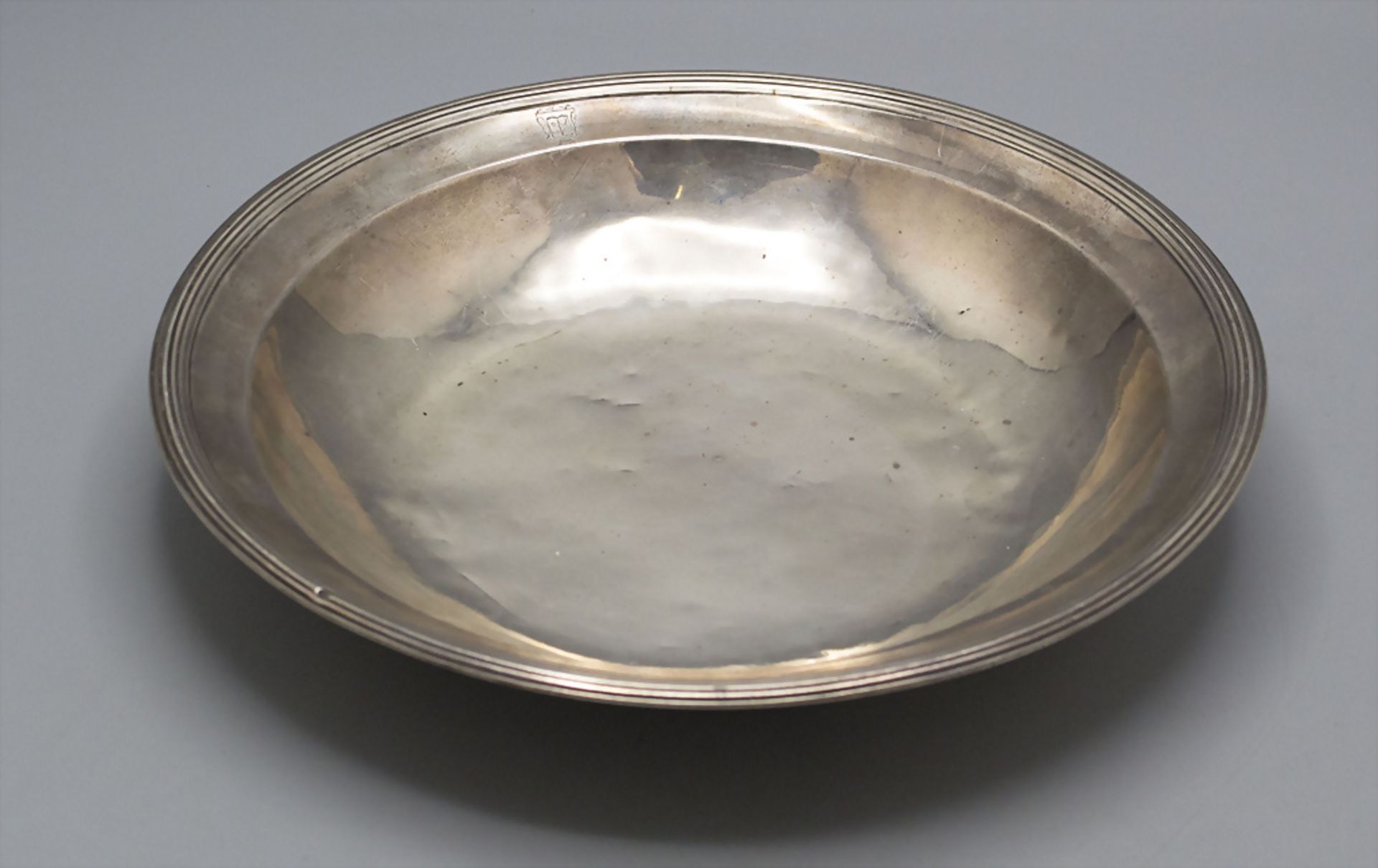 Runde Schüssel / A silver bowl, Frankreich, 1819-1838