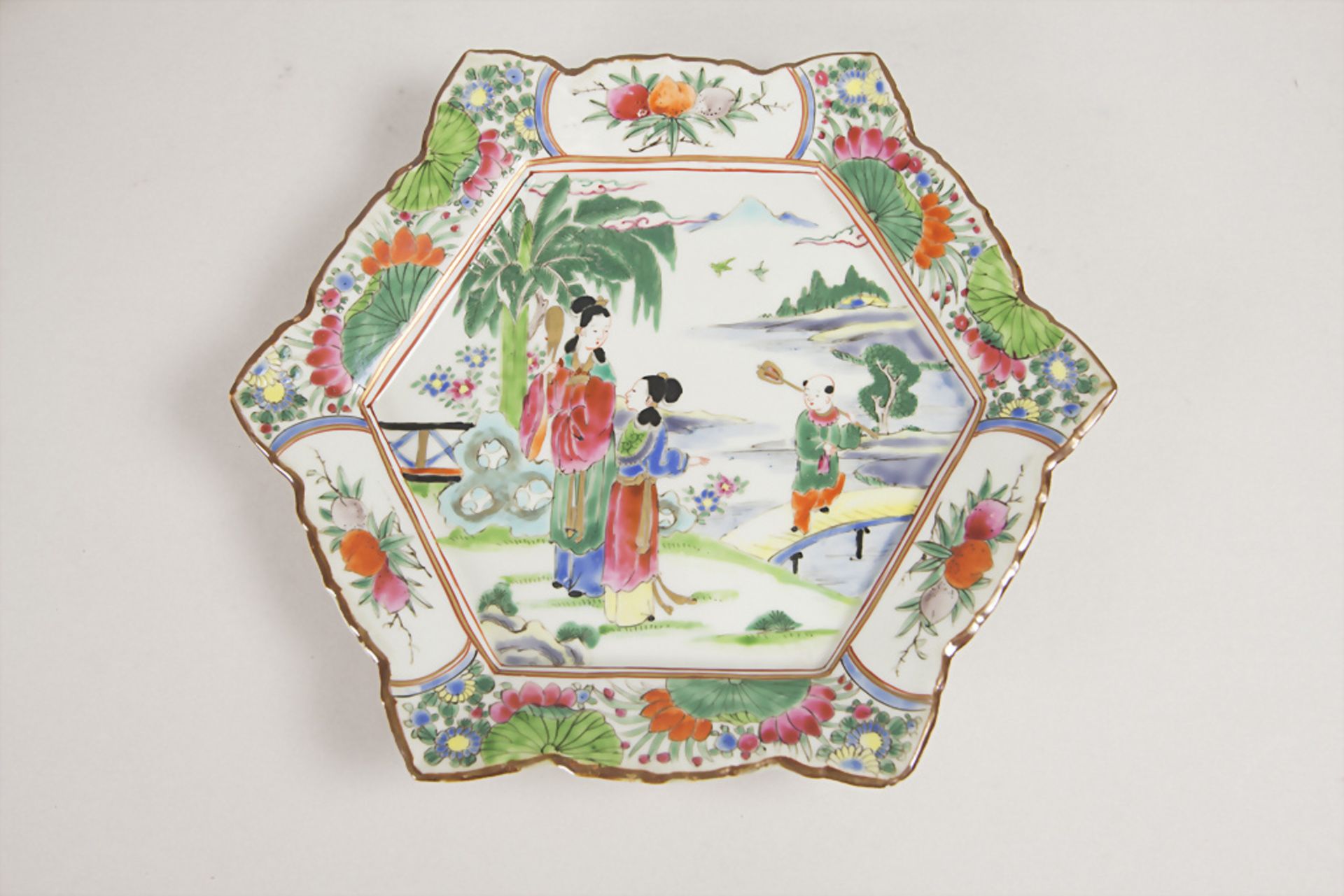Zierteller / A decorative plate, China oder Japan, 19. Jh.