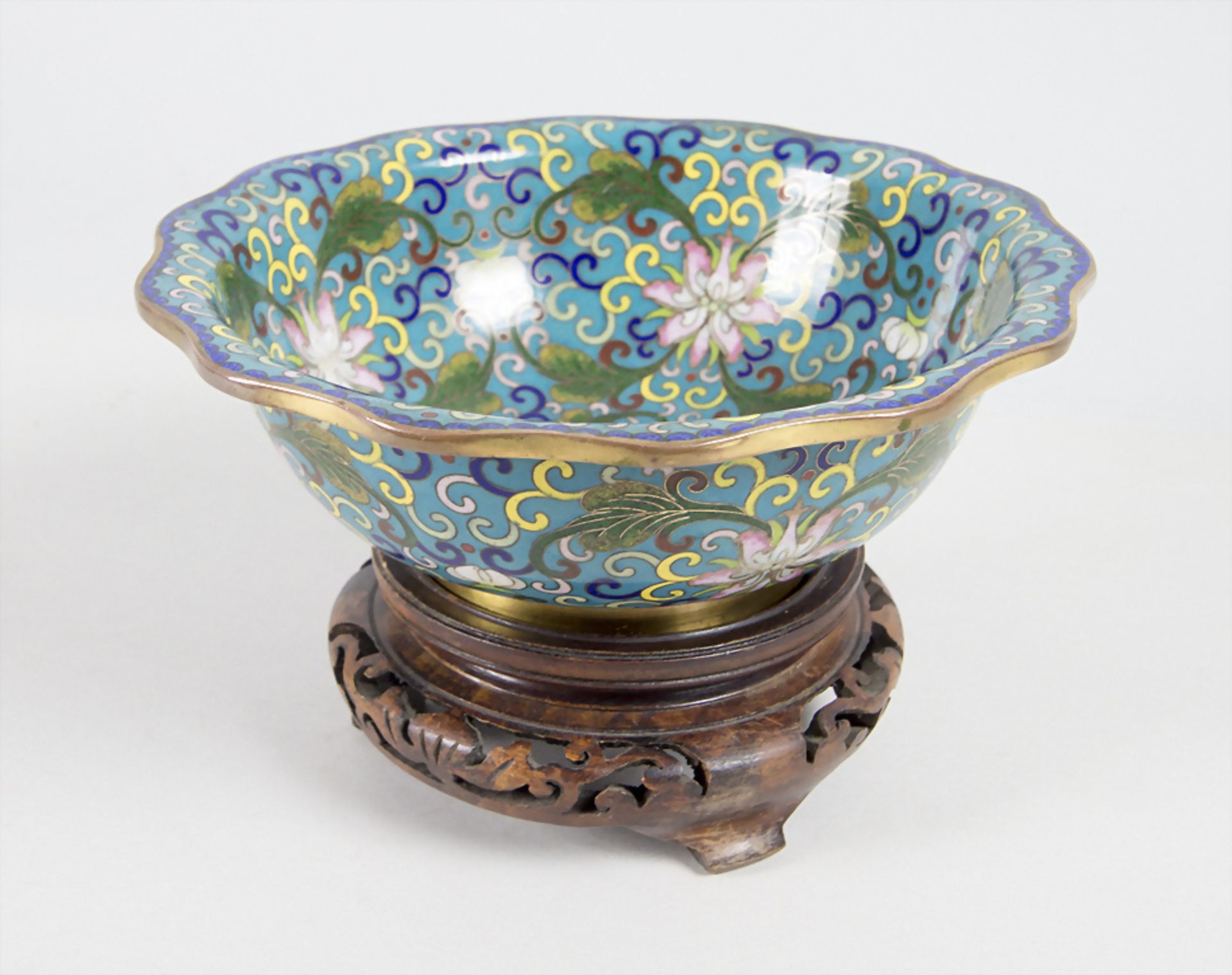 Cloisonné-Schale / A Cloisonné bowl, China, Qianlong-Periode