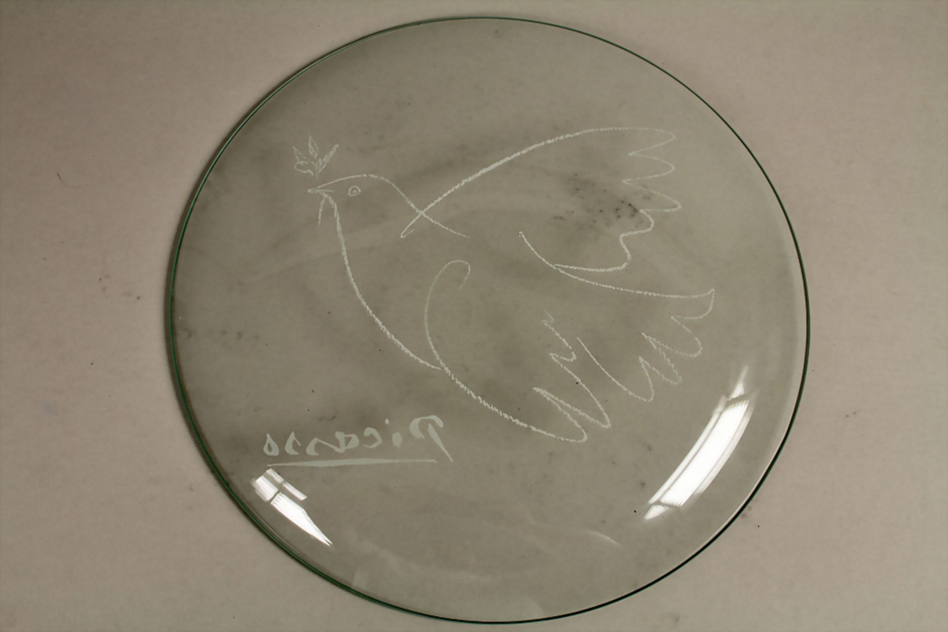 Pablo Picasso (1881-1973), Künstlerteller 'Le pigeon' / An artist glass plate, 20. Jh.
