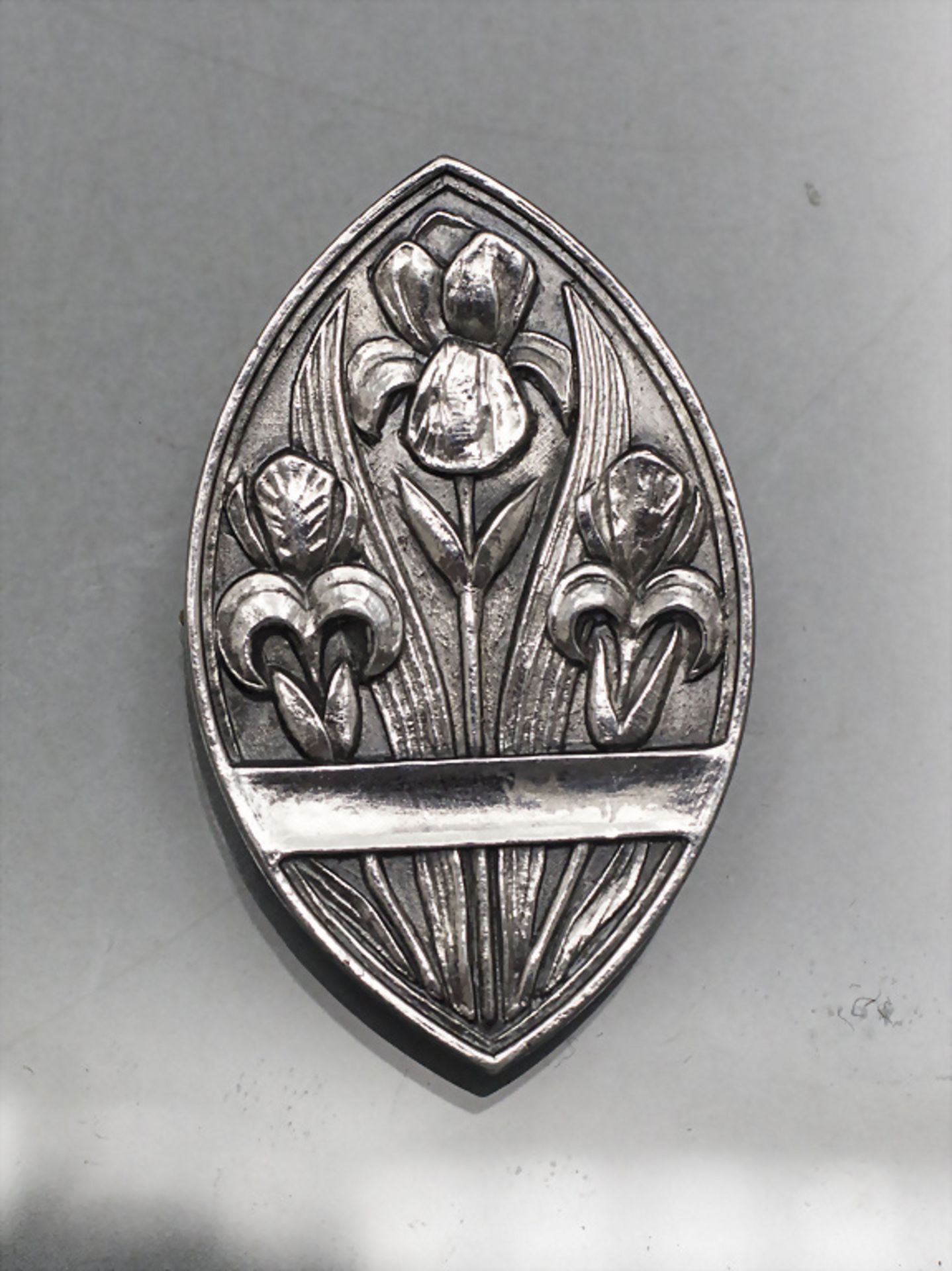 Jugendstil Brosche 'Schwertlilien' / An Art Nouveau brooch 'Iris', Birmingham, um 1899