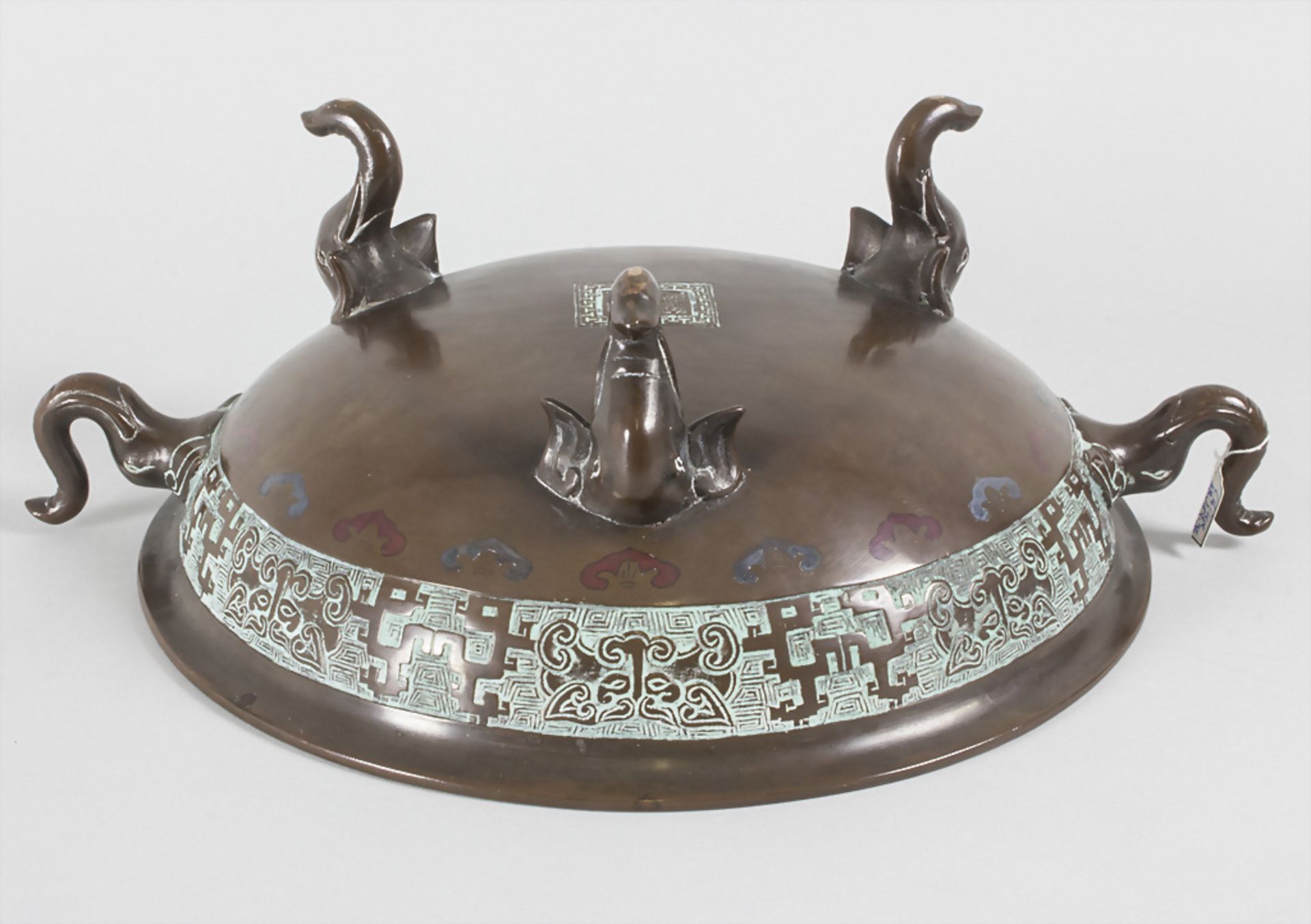 Große Zierschale / A large decorative bowl, China, Qing Dynastie (1644-1911), 18./19. Jh. - Bild 8 aus 10