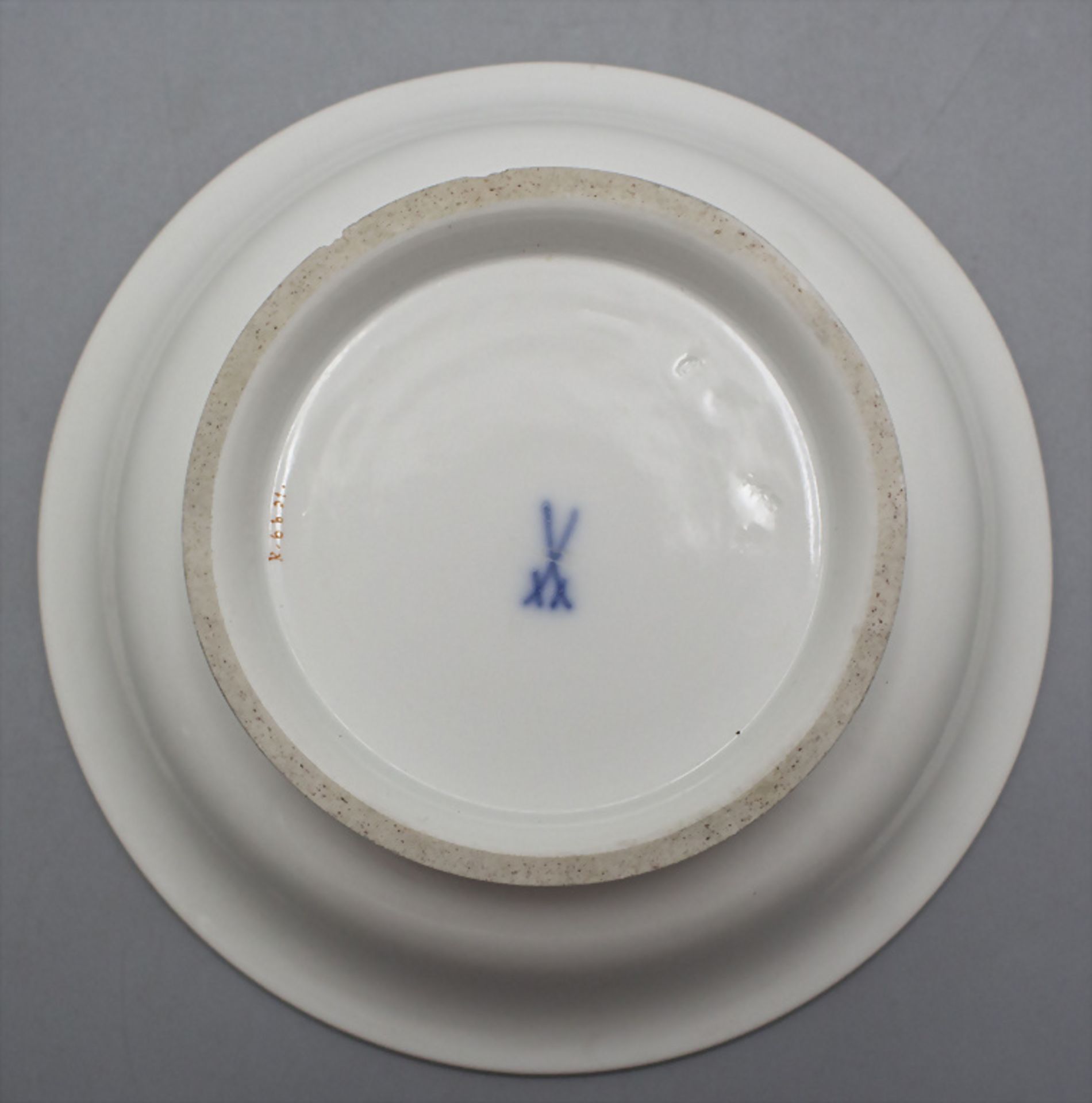 Kleine Fußschale / A small footed dish, Meissen, nach 1934 - Image 2 of 3
