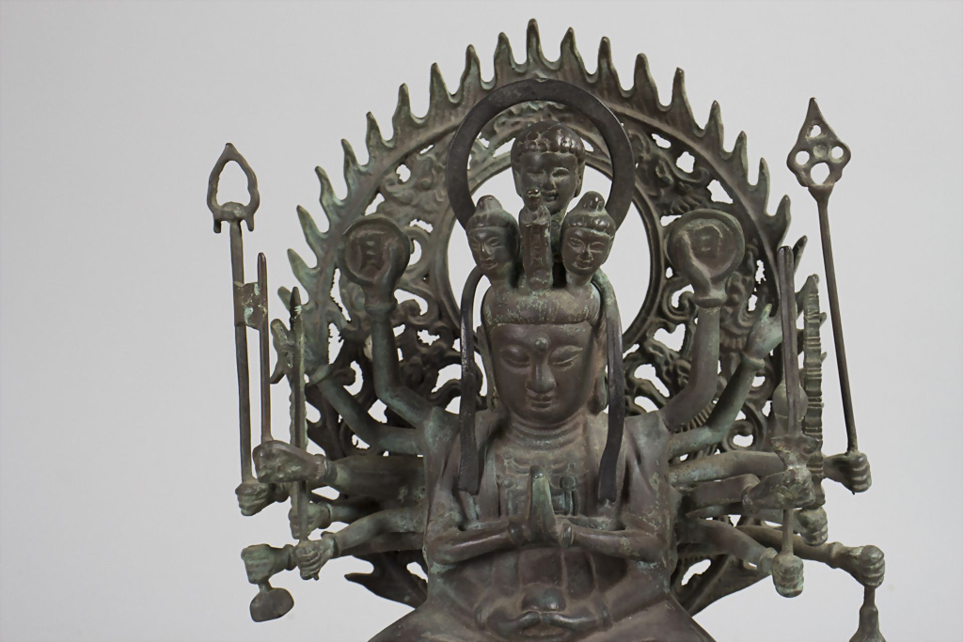 Bronzeplastik der Göttin 'Avalokiteshvara-Guhyasamaja' / A bronze figure ... - Image 3 of 8