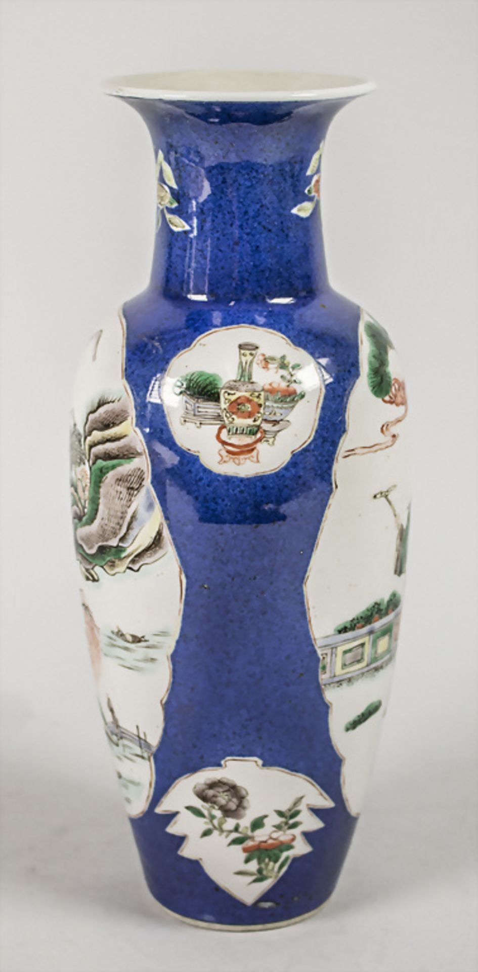 Ziervase / A decorative vase, China, Qing Dynastie (1644-1911), gemarkt Kangxi ( 1662-1722) - Bild 4 aus 5