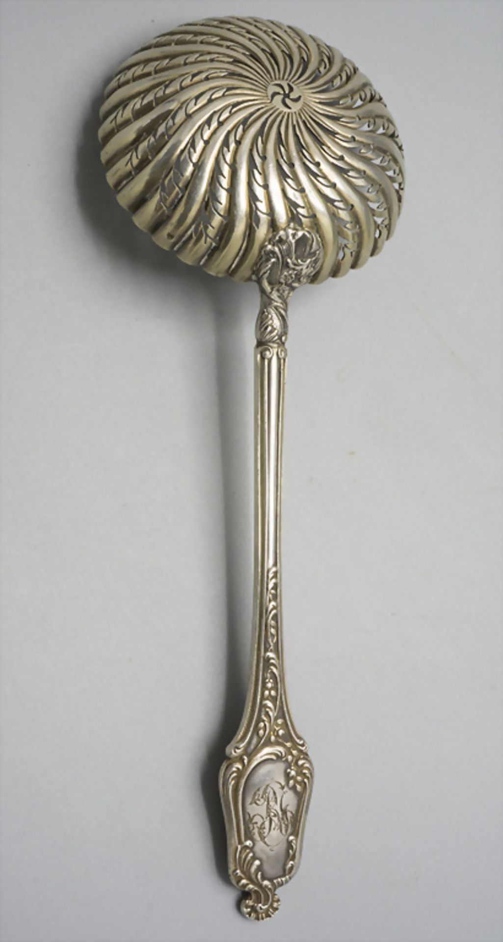 Zuckerstreulöffel / Cuillère à sucre / Saupoudreuse / A silver sugar-sprinkler spoon, Paris, ... - Image 2 of 5