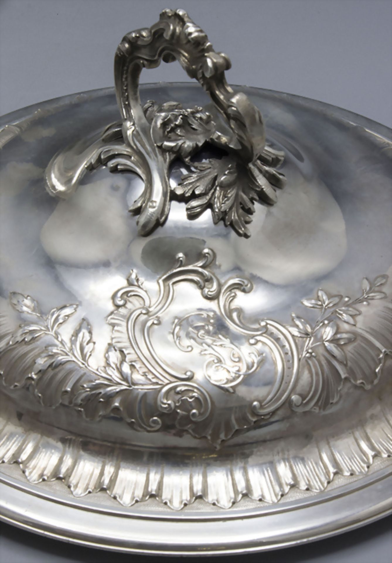 Deckelterrine / A covered silver tureen / Légumier en argent massif, Grognier-Armand, Lyon, um 1900 - Image 7 of 9