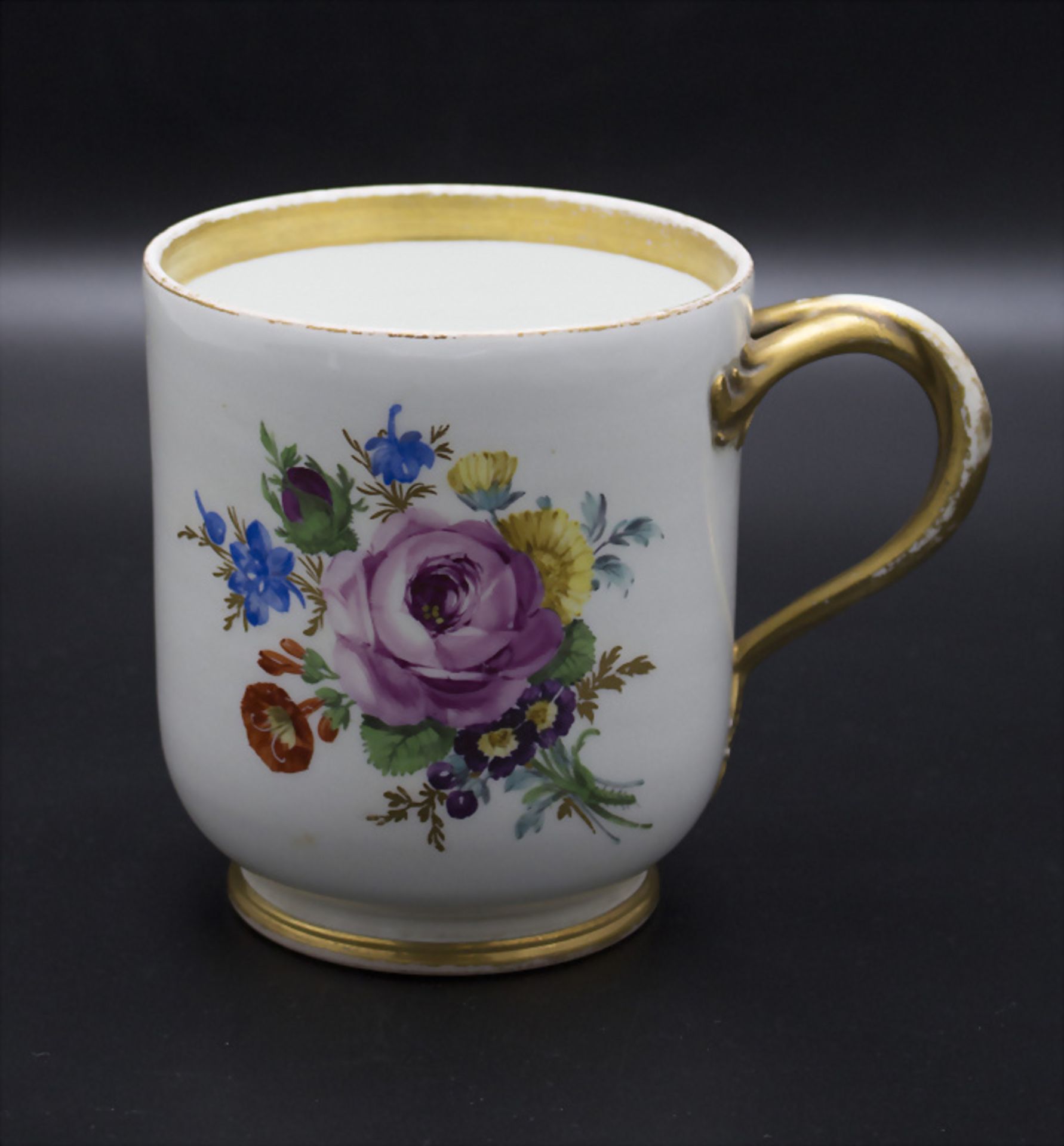 Große Tasse mit Blumenbouquets / A large coffee mug with flower bouquets, Meissen, ...