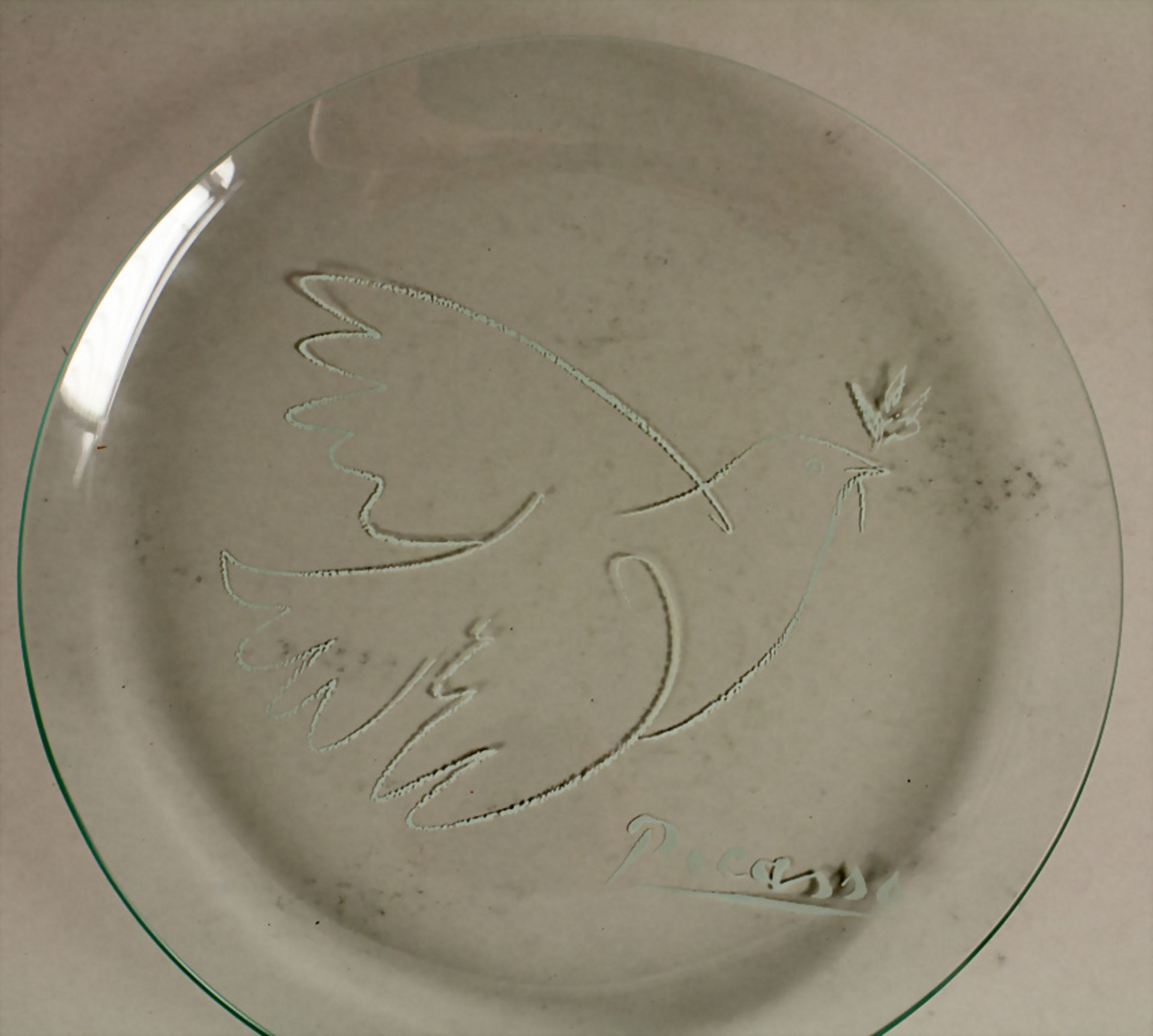 Pablo Picasso (1881-1973), Künstlerteller 'Le pigeon' / An artist glass plate, 20. Jh. - Image 3 of 5
