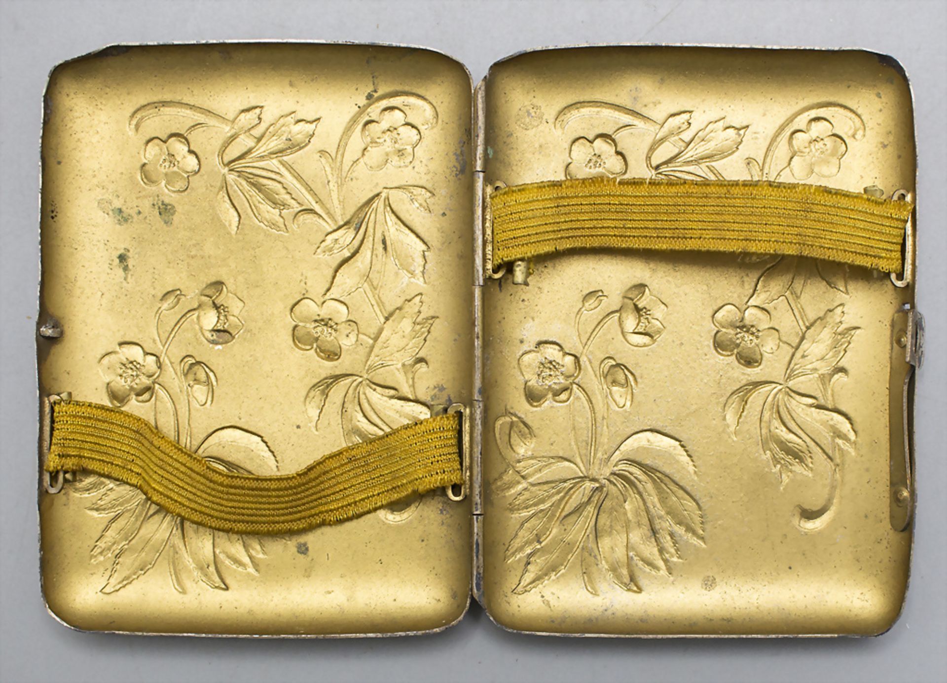 Jugendstil Zigarettenetui mit Anemonen / An Art Nouveau plated cigarette case with anemones, ... - Image 3 of 3