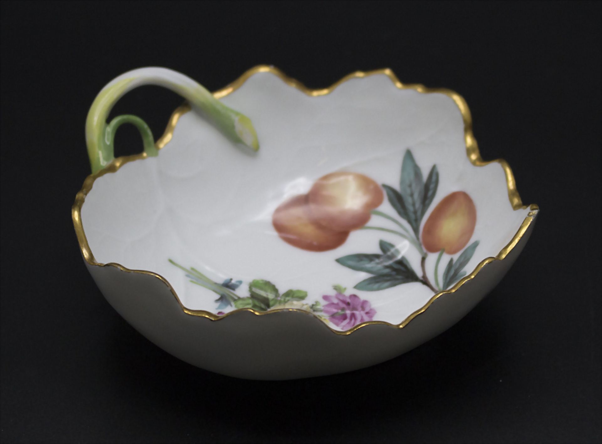 Blattschale mit Früchten / A leaf shaped bowl with fruits, Meissen, Mitte 19. Jh. - Image 2 of 4