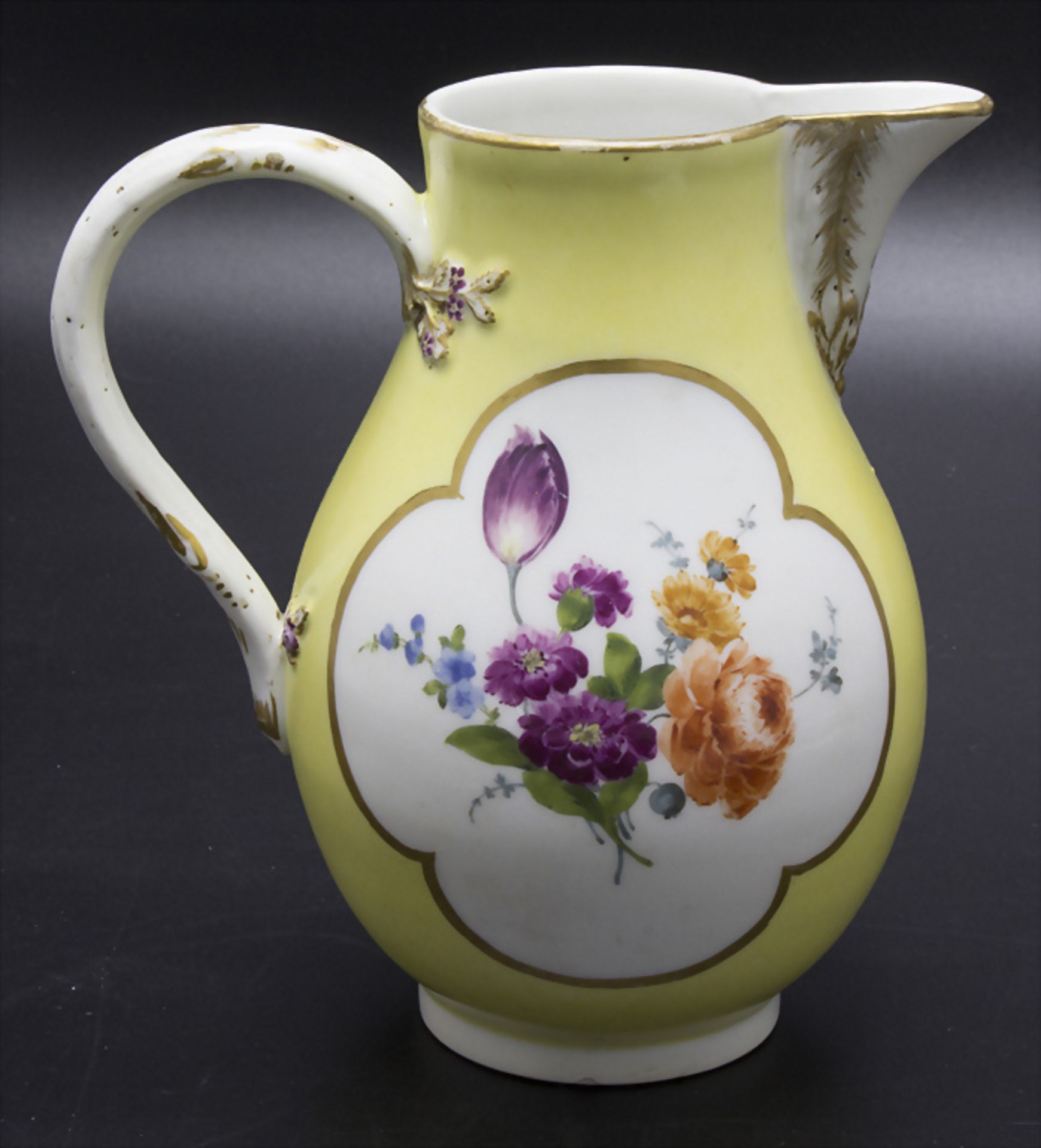 Kanne mit Blumenbouquets / A pot with flower bouquets, Meissen, Punktzeit, 1763-1773 - Image 3 of 10