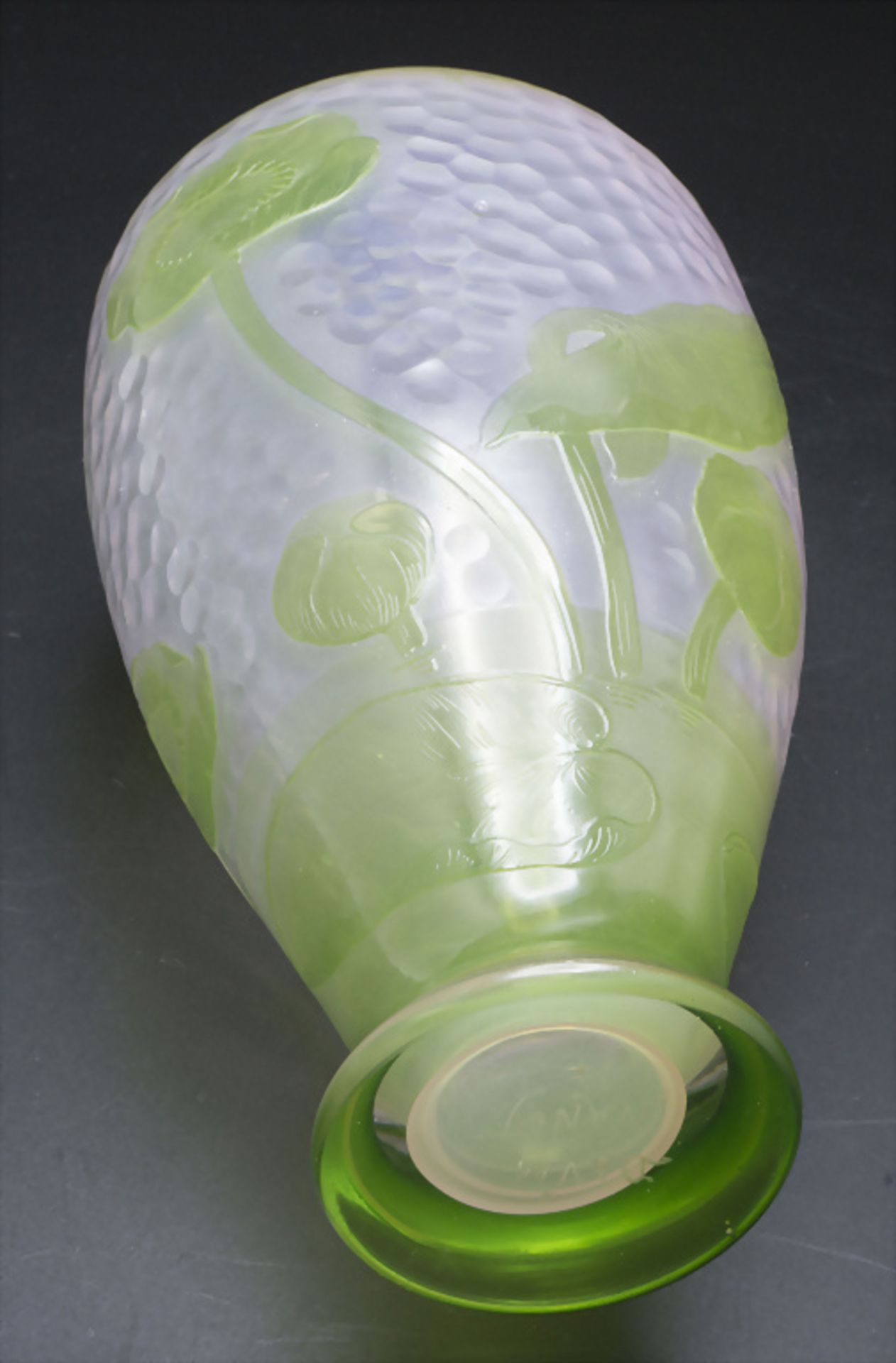 Jugendstil Vase 'Seerosen' / An Art Nouveau cameo glass vase 'water lilies', Daum Frères, ... - Image 4 of 6