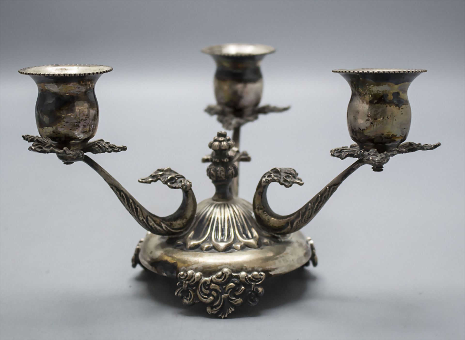 Dreiflammiges Leuchterpaar / A pair of three-flamed candlesticks, Florenz, 20. Jh. - Image 2 of 4