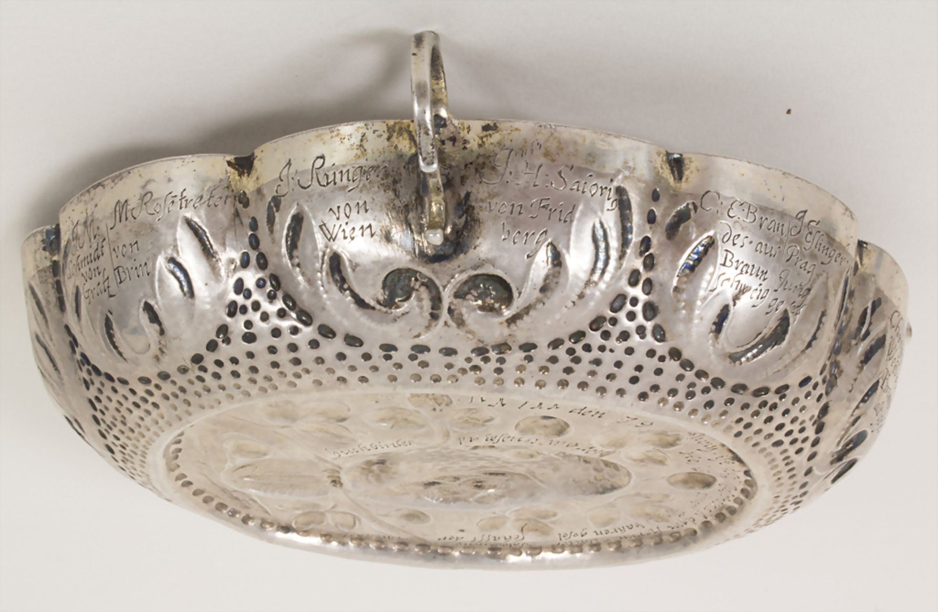 Große Barock Zunftschale / A Baroque silver teste vin, Balthasar Haydt, Augsburg, um 1670 - Image 3 of 9