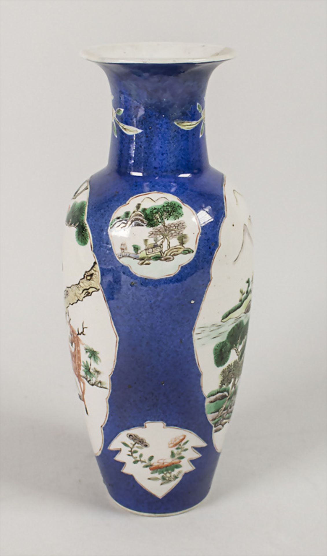 Ziervase / A decorative vase, China, Qing Dynastie (1644-1911), gemarkt Kangxi ( 1662-1722) - Bild 2 aus 5