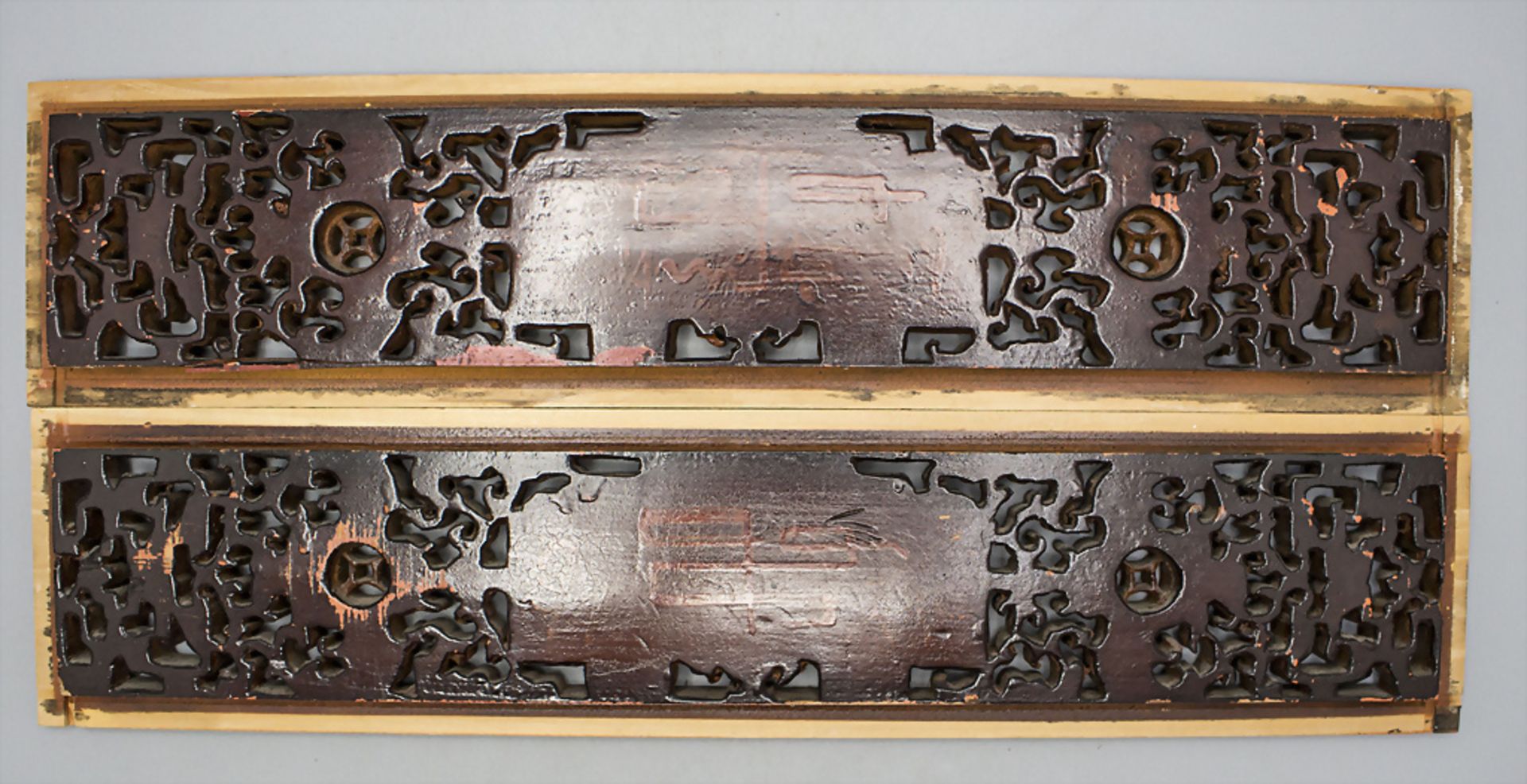 Paar Holzpaneele in Ajourtechnik / A pair of wood panel in ajour technique, China, 19. Jh. - Image 2 of 2