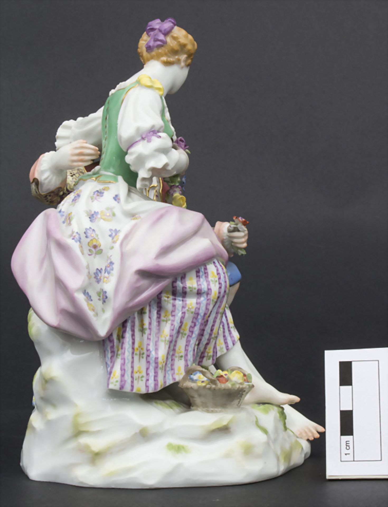 Galantes Schäferpaar / A figural group of a shepherd and a shepherdess, Meissen, Mitte 20. Jh. - Image 4 of 9