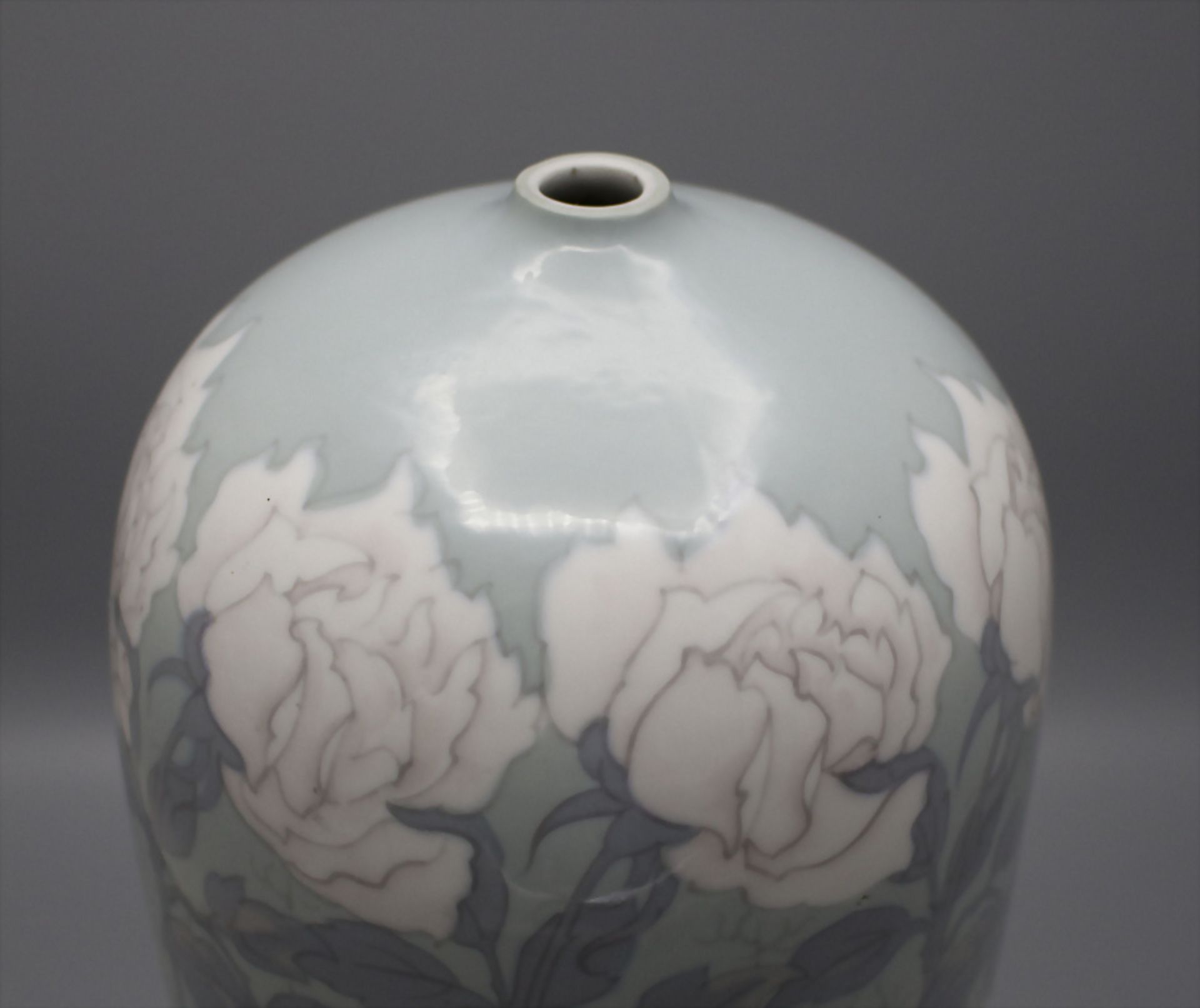 Große Jugendstil Vase mit weißen Rosen / An Art Nouveau vase with white roses, Wiliam Guérin & ... - Image 4 of 5