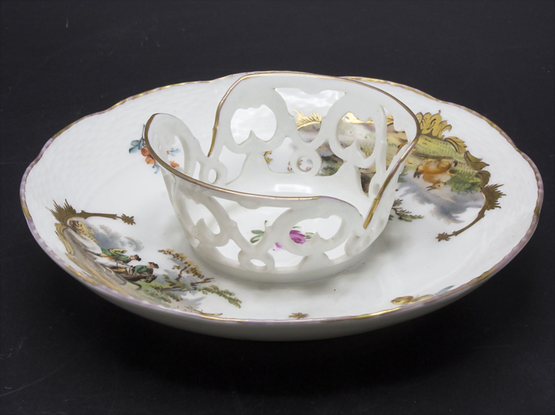 Untertasse Trembleuse mit Jagdszenen / A saucer for a chocolat cup with hunting scenes, KPM, ...