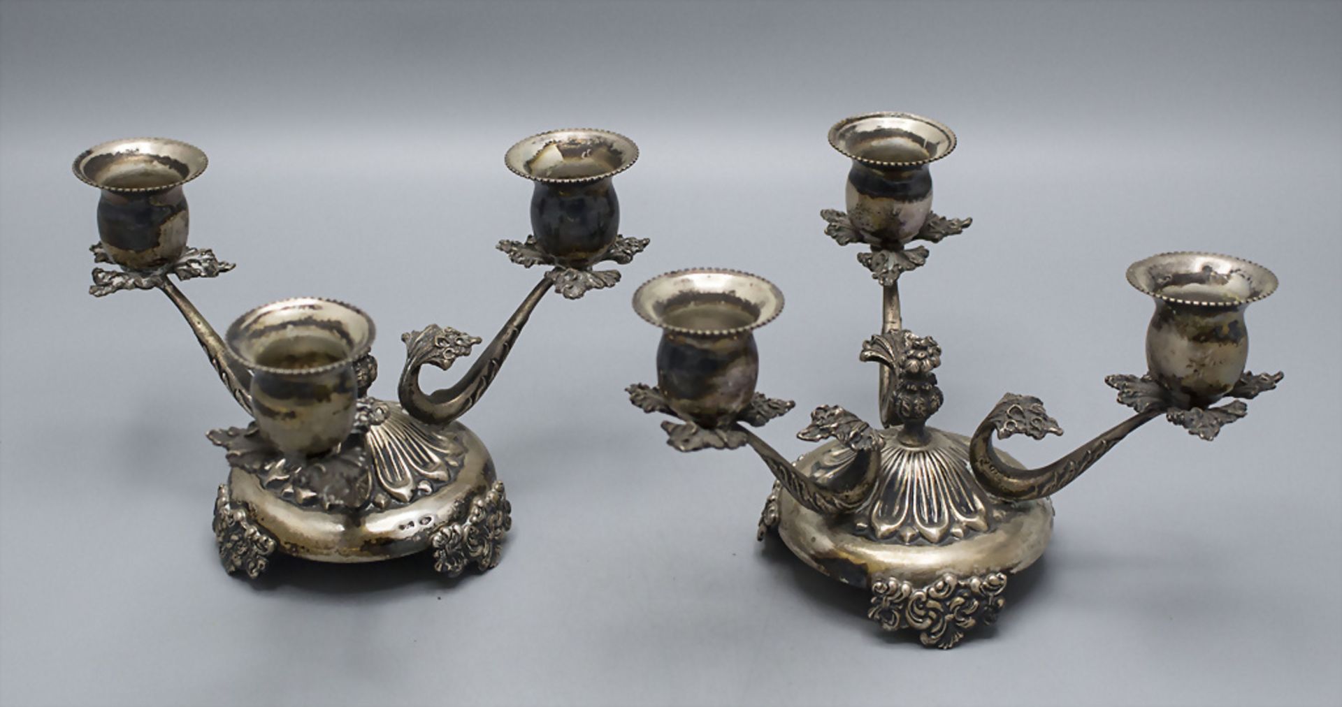 Dreiflammiges Leuchterpaar / A pair of three-flamed candlesticks, Florenz, 20. Jh.