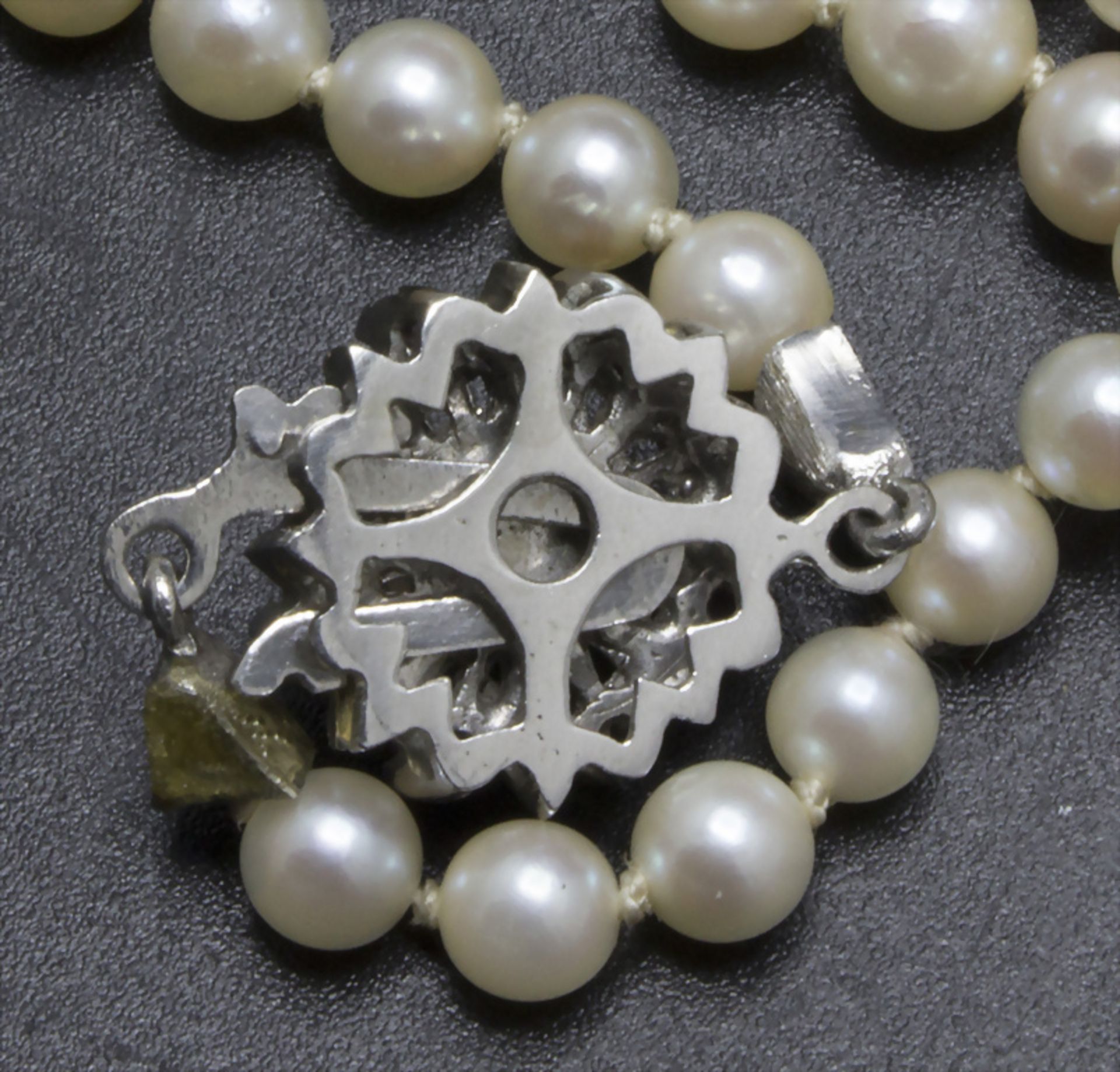 Perlenkette / A pearl necklace with 14k gold clasp - Image 6 of 6