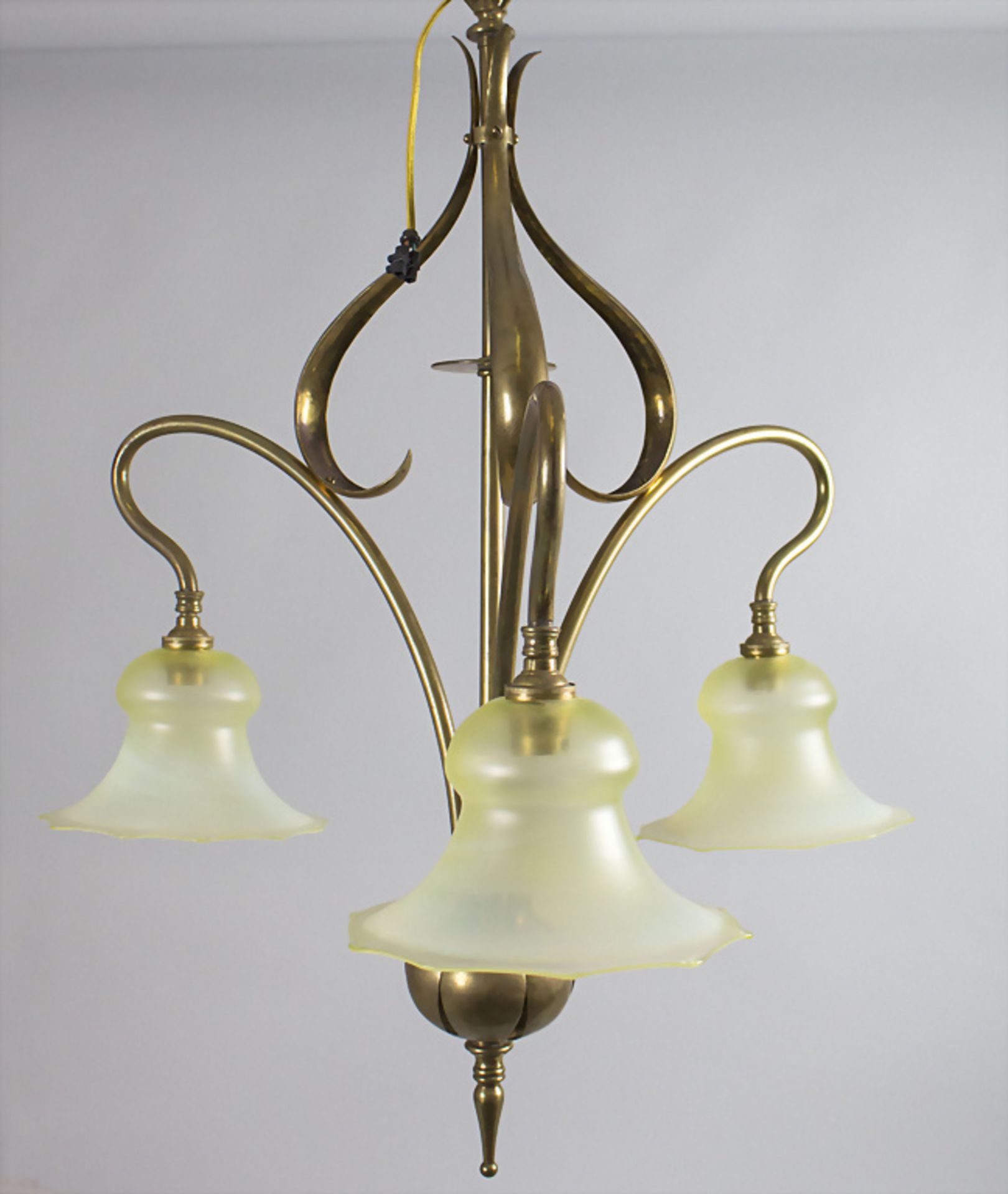 Jugendstil Deckenlampe mit 3 Tüllen / An Art Nouveau ceiling lamp, Frankreich / France, um 1910 - Image 2 of 8