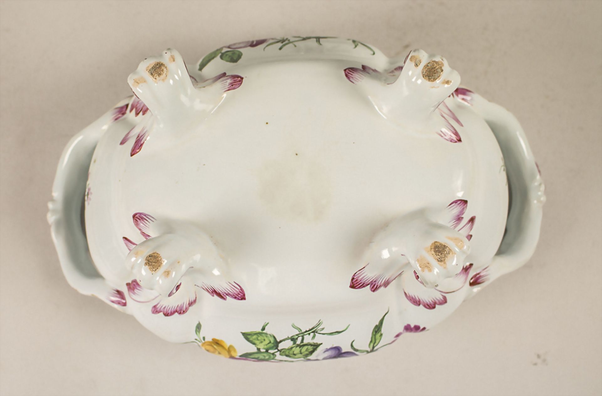 Fayence-Deckelterrine / A faience lidded tureen, Frankreich, Niederweiler, um 1770/80 - Image 7 of 8