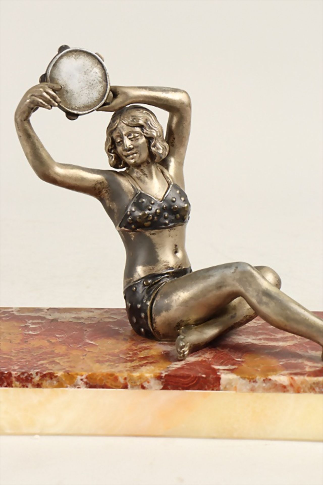 Art Déco Skulpture Tänzerin mit Tambourin / An Art Deco sculpture of a female dancer with a ... - Bild 2 aus 6