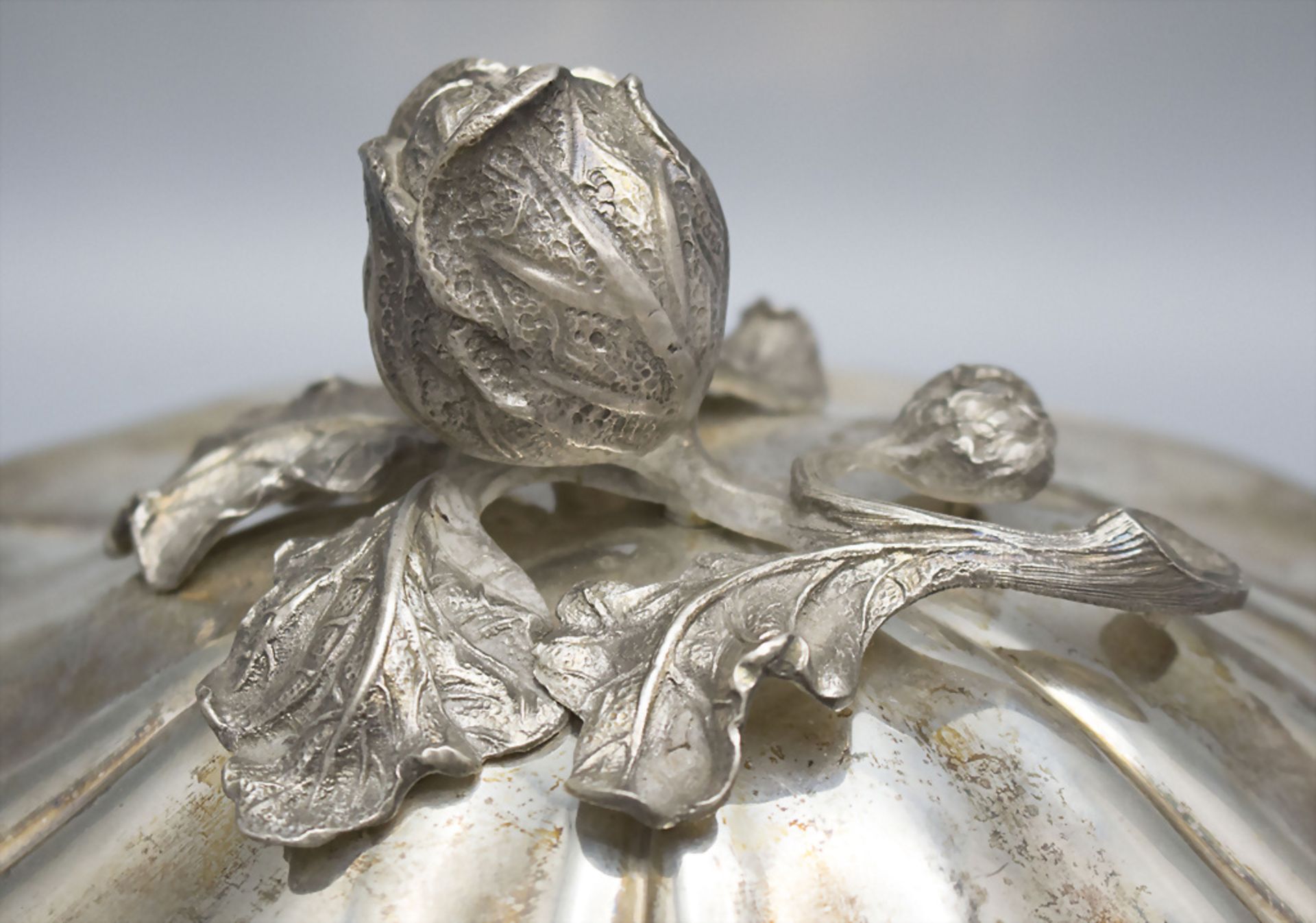 Gemüseterrine / Légumiere / A silver vegetable tureen, Emile Hugo, Paris nach 1839 - Image 2 of 5