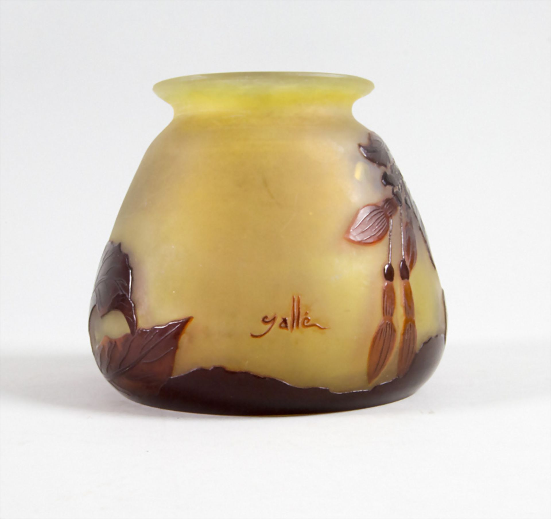 Jugendstil Vase mit Fuchsie / An Art Nouveau cameo glass vase with fuchsia, Emile Gallé, École ... - Image 2 of 4