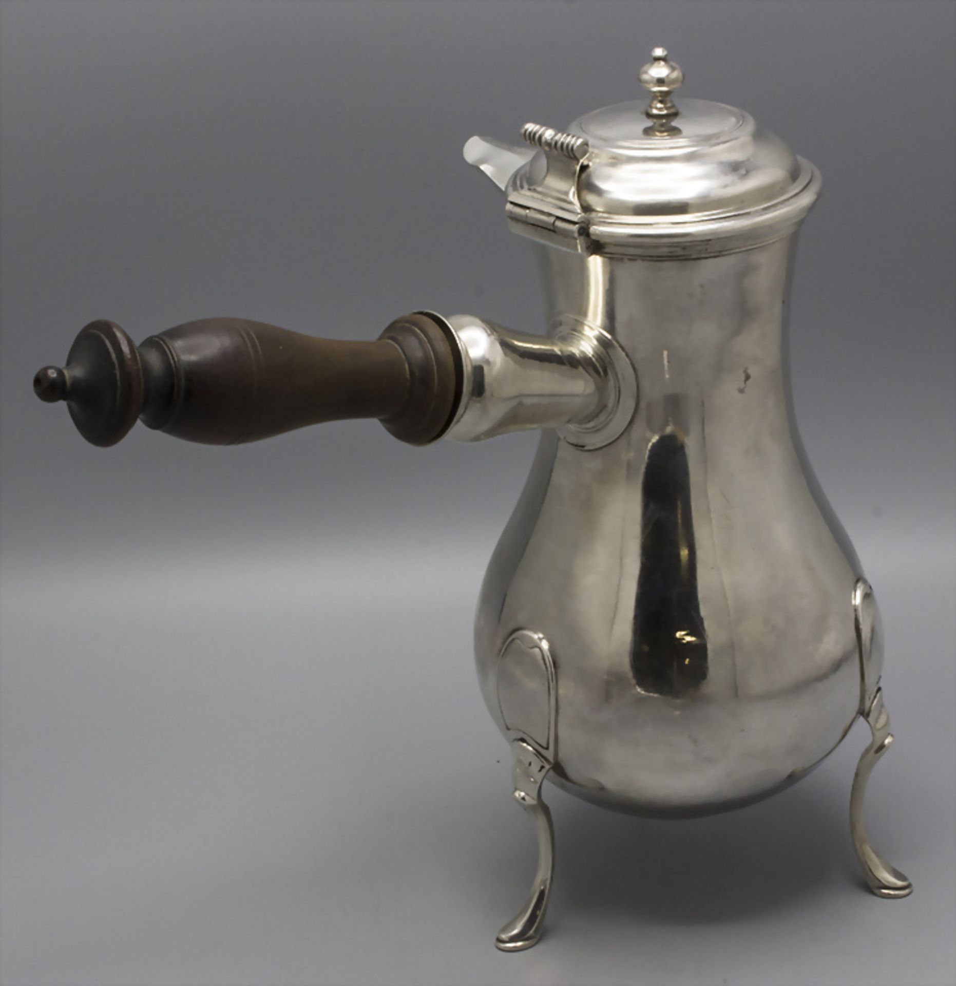 Kaffeekanne / Verseuse / A silver coffee pot, Pierre Clément, Vesoul, um 1740 - Image 4 of 7