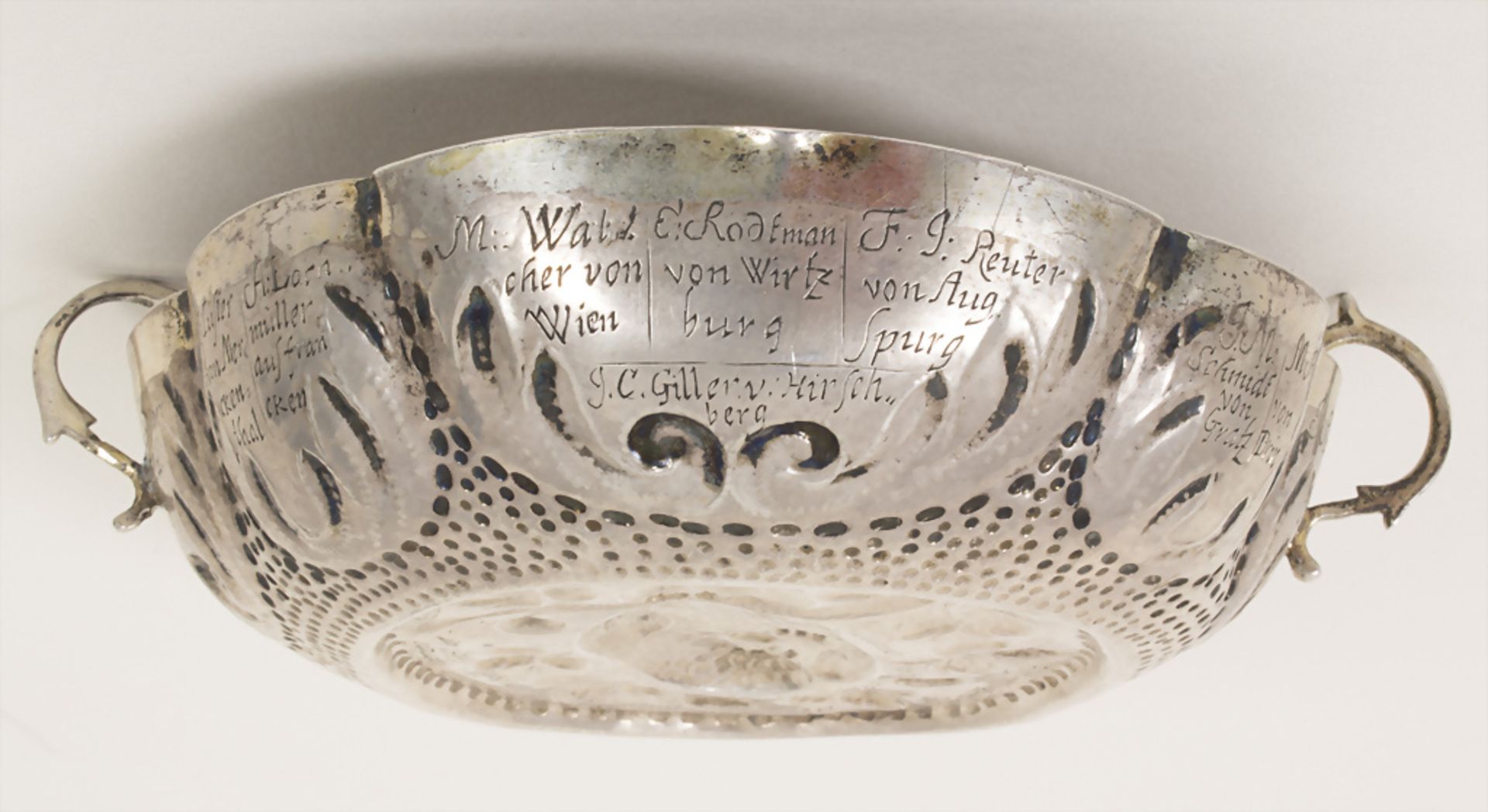 Große Barock Zunftschale / A Baroque silver teste vin, Balthasar Haydt, Augsburg, um 1670 - Image 5 of 9