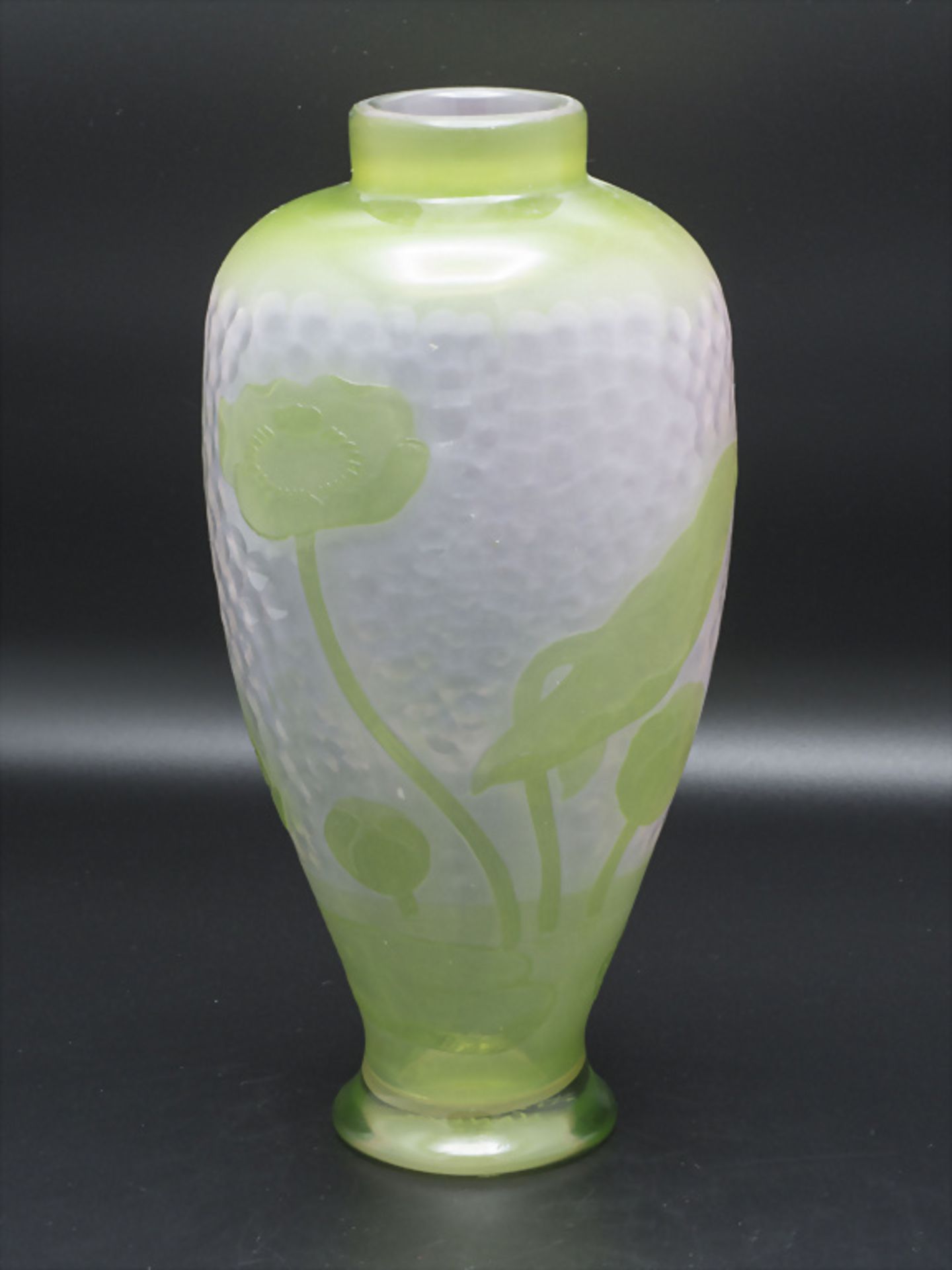 Jugendstil Vase 'Seerosen' / An Art Nouveau cameo glass vase 'water lilies', Daum Frères, ...