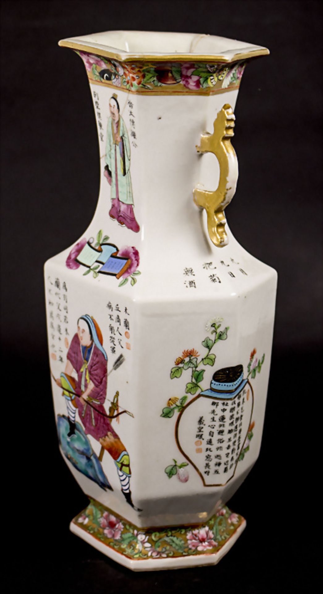 Zweihenkel-Ziervase / A vase with two handles, China, Qing Dynastie (1644-1911), wohl 18. Jh. - Bild 7 aus 8