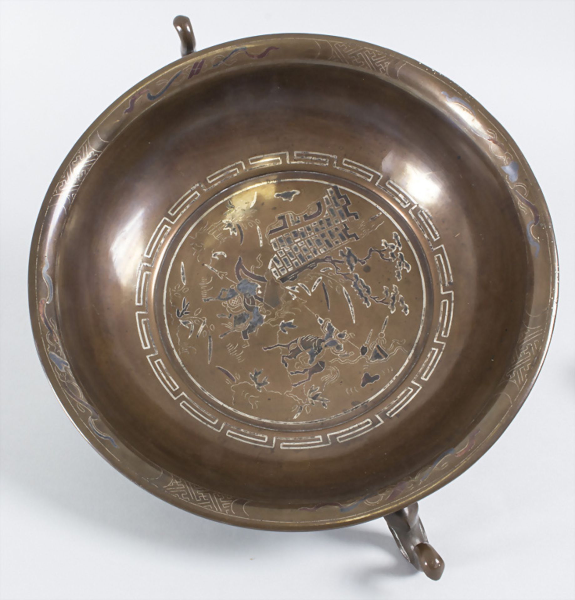 Große Zierschale / A large decorative bowl, China, Qing Dynastie (1644-1911), 18./19. Jh. - Bild 5 aus 10