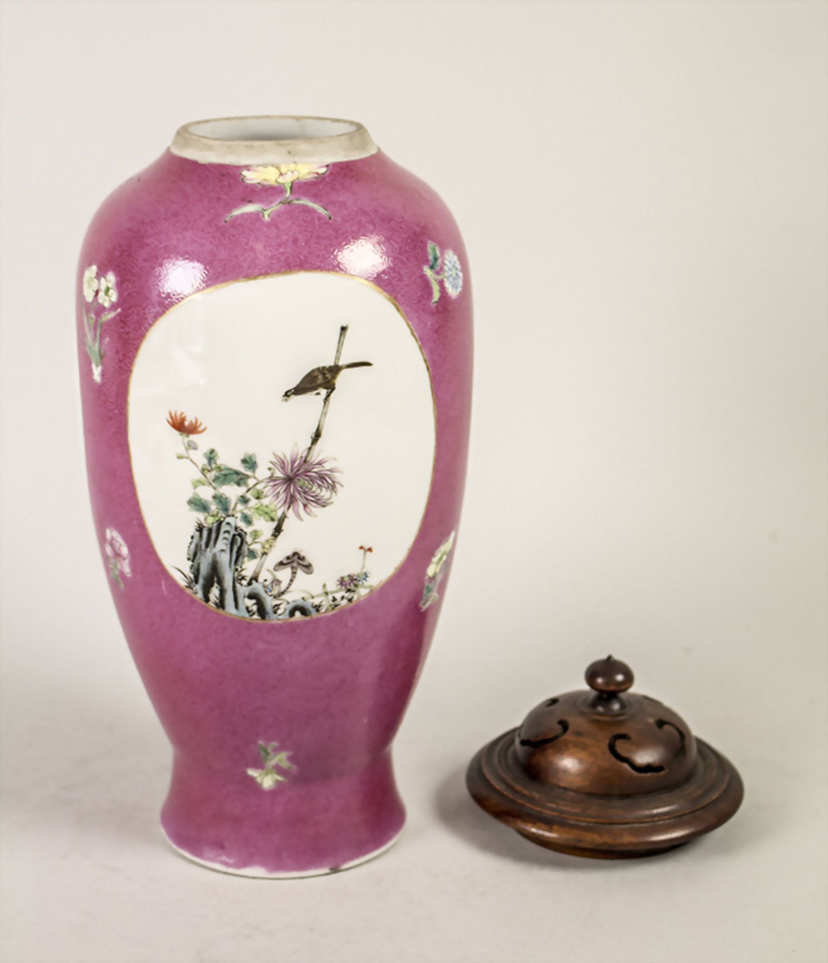 Ziervase / A decorative vase, China, Qing Dynastie (1644-1911) - Bild 2 aus 7