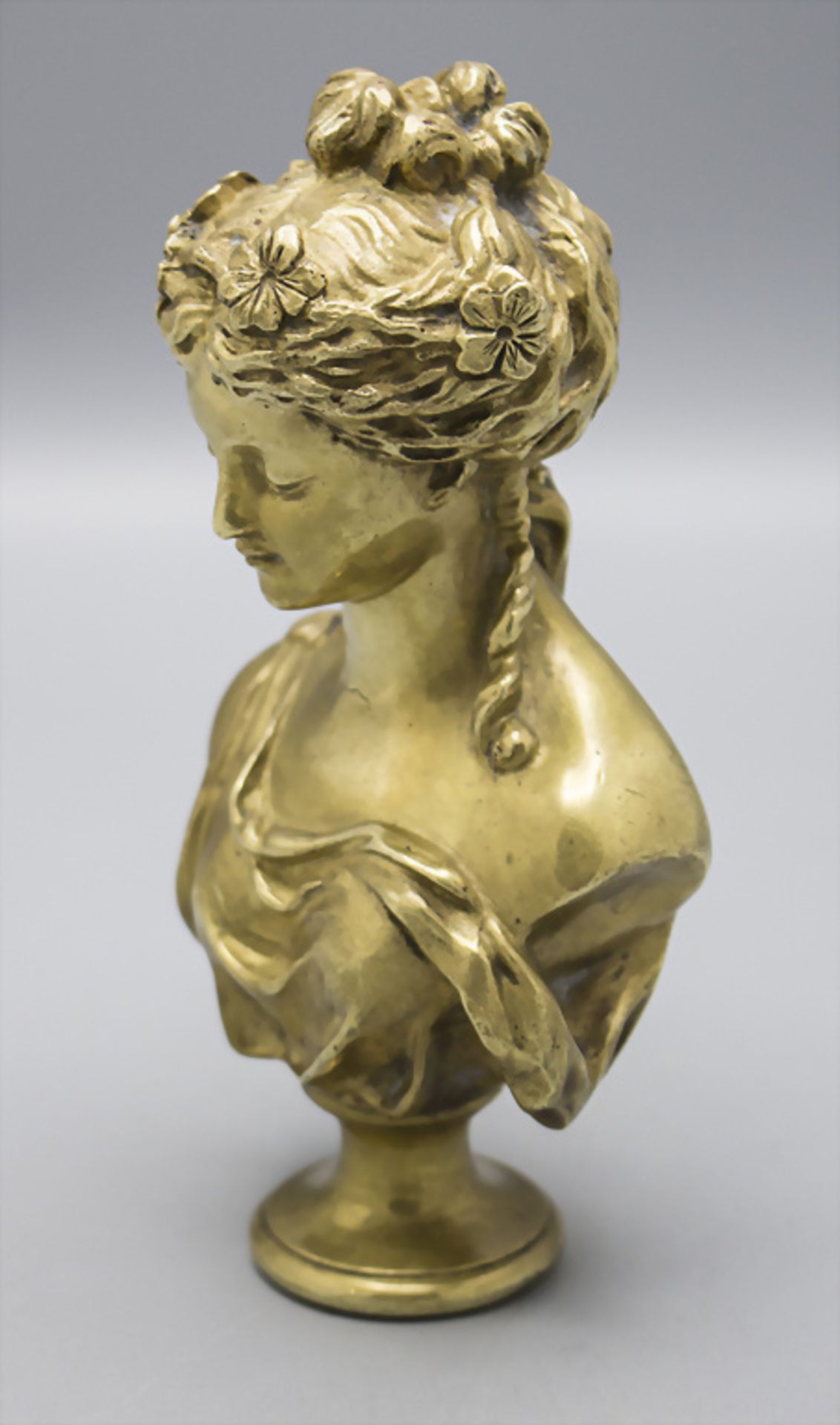 Bronzebüste einer jungen Frau / A bronze bust of a young woman, Frankreich, 19. Jh. - Bild 2 aus 5