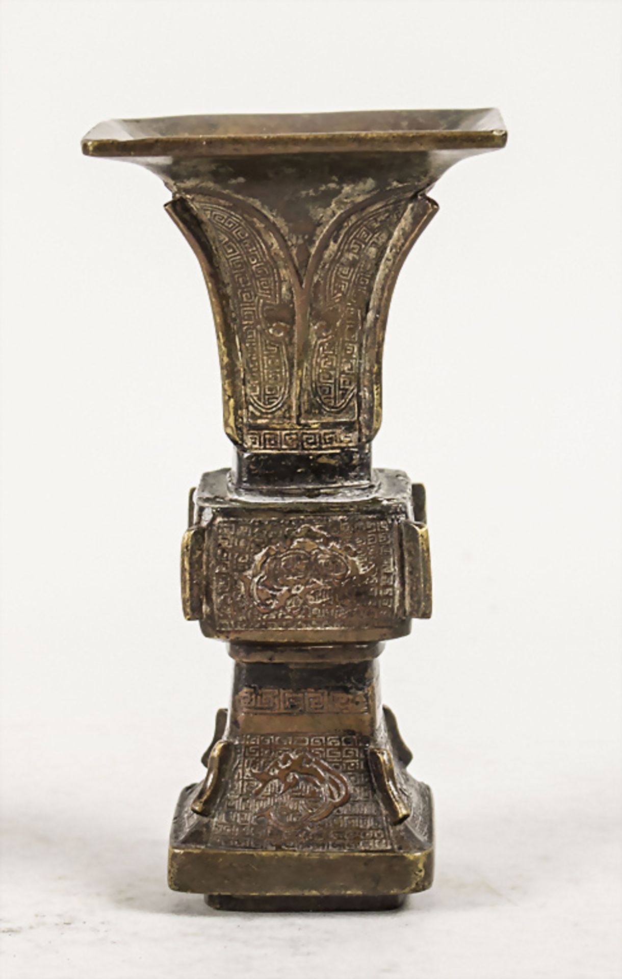 Vierkantvase aus Bronze / A square bronze vase, China, 17. Jh.