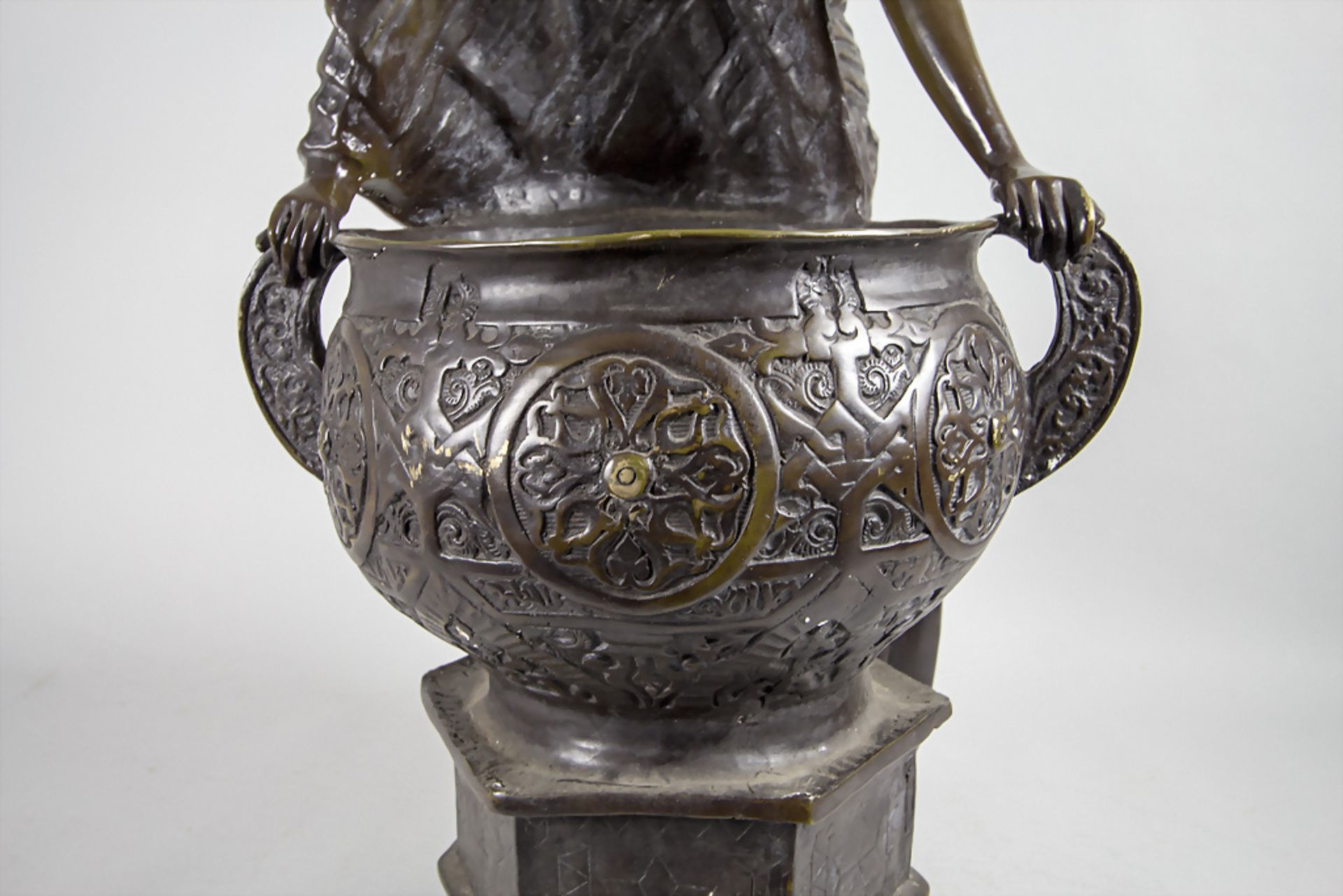 Jim Davidson, Bronzeplastik 'Orientalin am Brunnen' / A bronze sculpture of an Oriental woman ... - Image 5 of 11