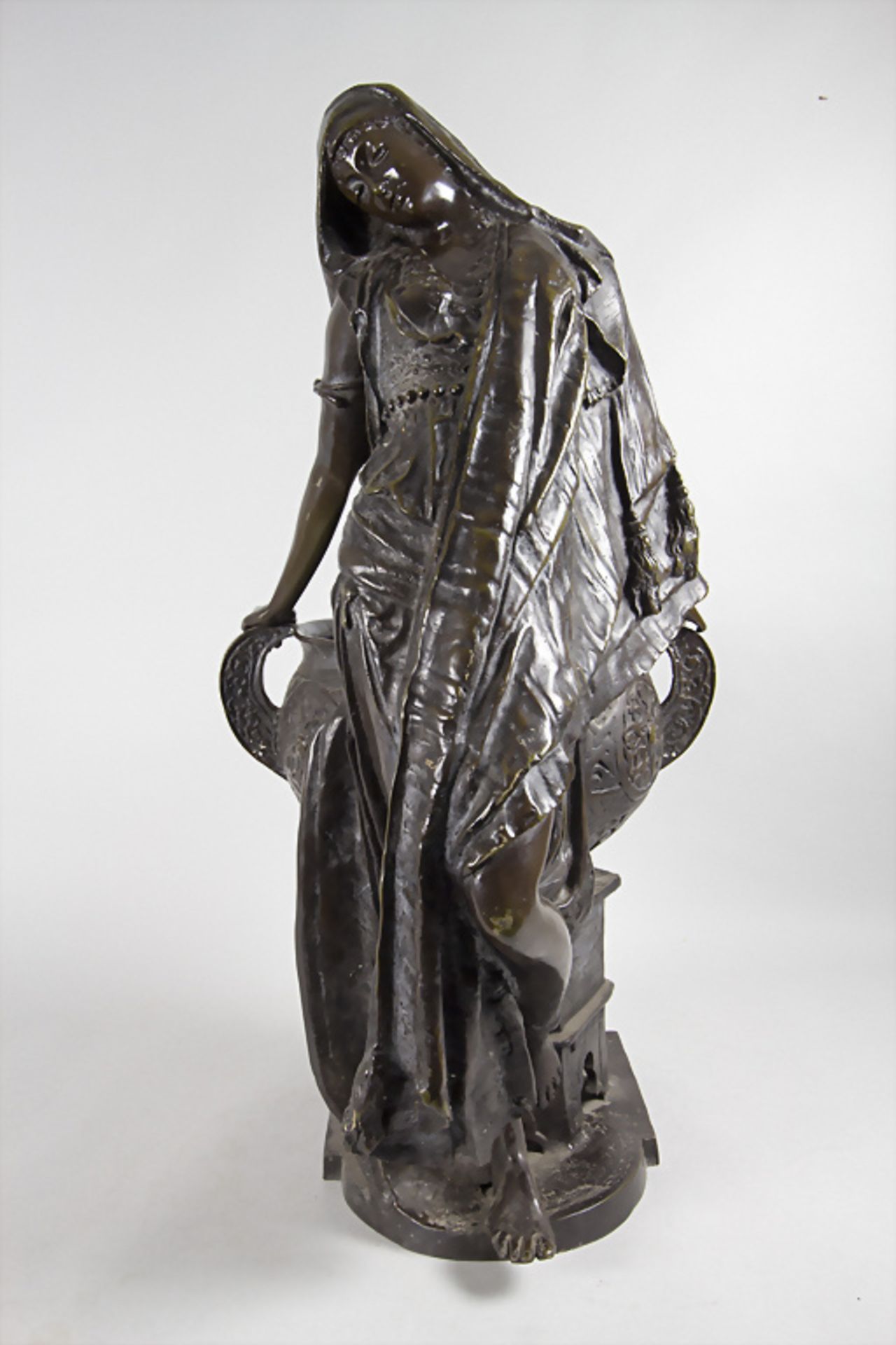 Jim Davidson, Bronzeplastik 'Orientalin am Brunnen' / A bronze sculpture of an Oriental woman ... - Image 2 of 11