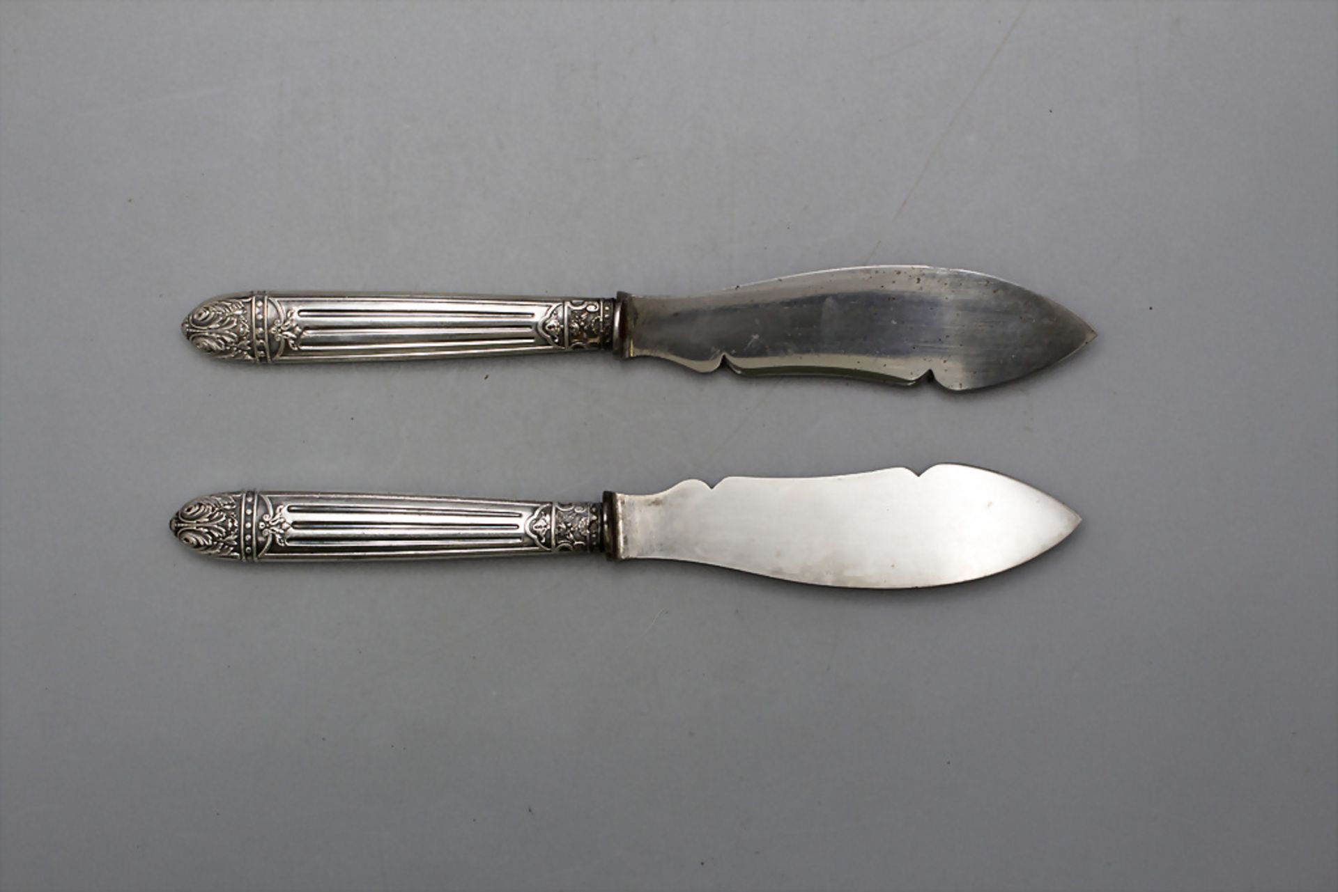 2 Käsemesser im Etui / 2 cheese knives in a box, Emile Puiforcat, Paris, um 1880 - Image 2 of 4